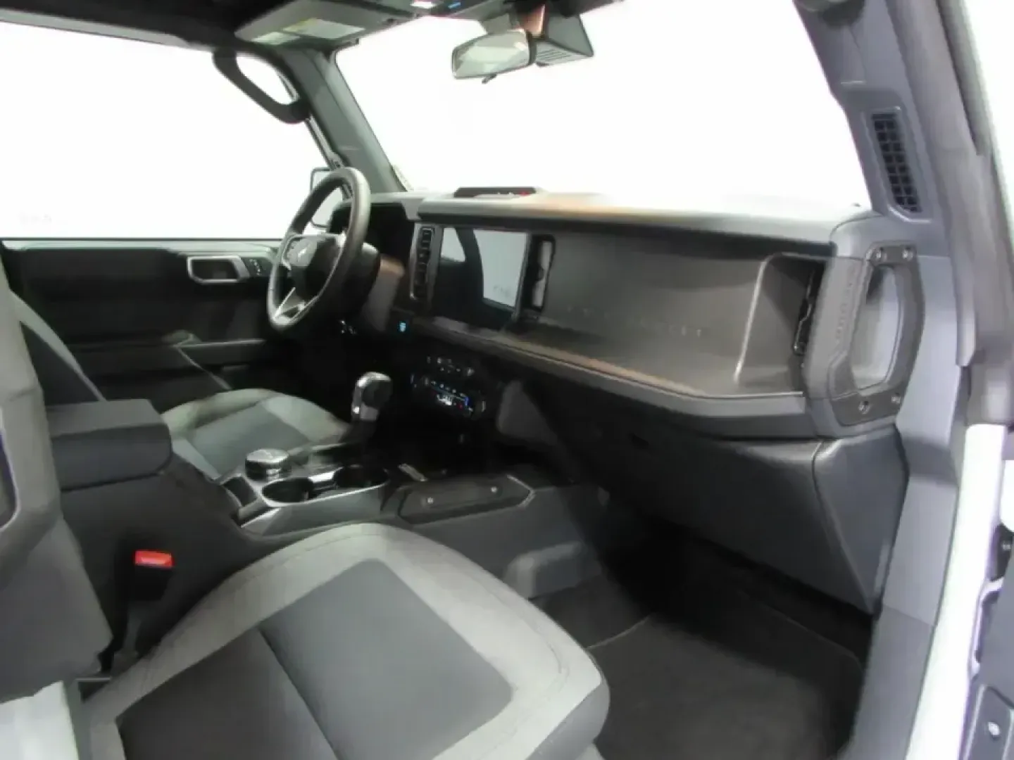 2026 /Dark Gray W/Black Onyx Ford Bronco Big Bend (1FMDE7BH8TL) with an 2.3L EcoBoost I-4 engine, 7M transmission, located at 12836 Highway 21, De Soto, MO, 63020, (636) 337-7777, 38.151867, -90.575615 - If your weekends revolve around muddy trailheads, river float trips, and spontaneous backroad detours-or you simply want a confident daily driver for Missouri weather-this 2026 Ford Bronco Big Bend is built for the lifestyle. With only 5 miles on the odometer, it delivers that fresh, like-new experi - Photo#16