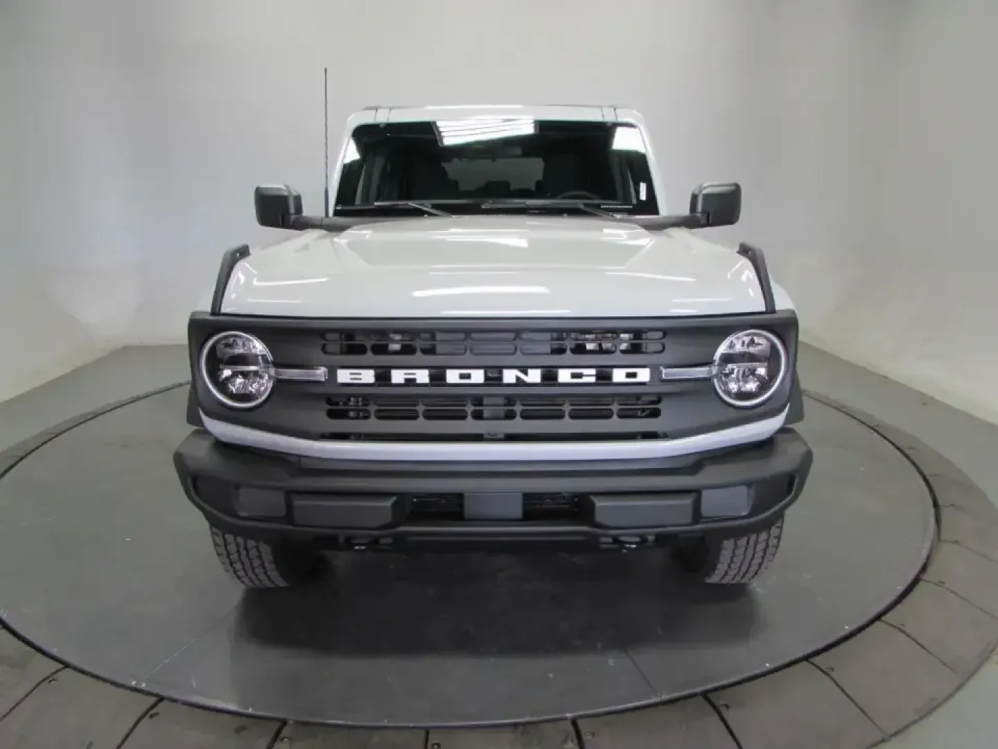 2026 /Dark Gray W/Black Onyx Ford Bronco Big Bend (1FMDE7BH8TL) with an 2.3L EcoBoost I-4 engine, 7M transmission, located at 12836 Highway 21, De Soto, MO, 63020, (636) 337-7777, 38.151867, -90.575615 - If your weekends revolve around muddy trailheads, river float trips, and spontaneous backroad detours-or you simply want a confident daily driver for Missouri weather-this 2026 Ford Bronco Big Bend is built for the lifestyle. With only 5 miles on the odometer, it delivers that fresh, like-new experi - Photo#1