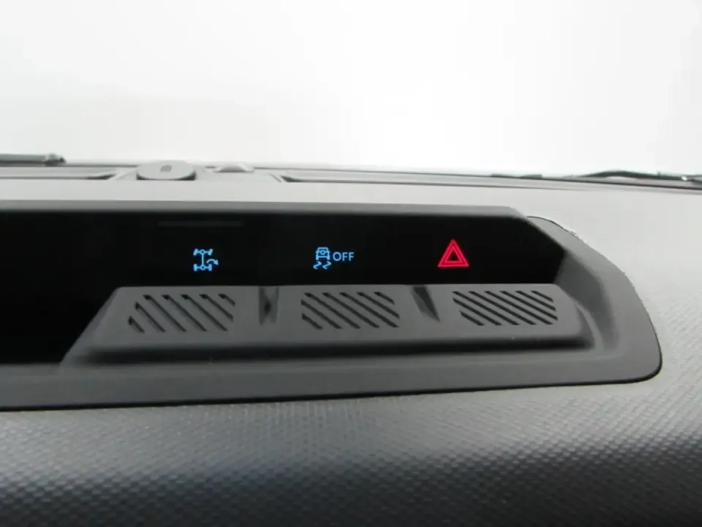 2026 /Dark Gray W/Black Onyx Ford Bronco Big Bend (1FMDE7BH8TL) with an 2.3L EcoBoost I-4 engine, 7M transmission, located at 12836 Highway 21, De Soto, MO, 63020, (636) 337-7777, 38.151867, -90.575615 - If your weekends revolve around muddy trailheads, river float trips, and spontaneous backroad detours-or you simply want a confident daily driver for Missouri weather-this 2026 Ford Bronco Big Bend is built for the lifestyle. With only 5 miles on the odometer, it delivers that fresh, like-new experi - Photo#24