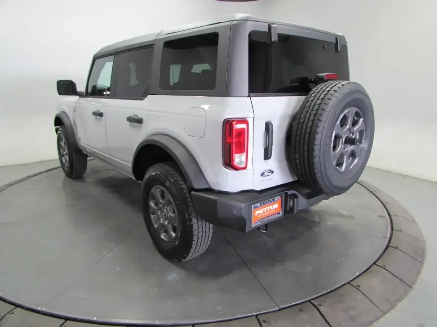 2026 /Dark Gray W/Black Onyx Ford Bronco Big Bend (1FMDE7BH8TL) with an 2.3L EcoBoost I-4 engine, 7M transmission, located at 12836 Highway 21, De Soto, MO, 63020, (636) 337-7777, 38.151867, -90.575615 - If your weekends revolve around muddy trailheads, river float trips, and spontaneous backroad detours-or you simply want a confident daily driver for Missouri weather-this 2026 Ford Bronco Big Bend is built for the lifestyle. With only 5 miles on the odometer, it delivers that fresh, like-new experi - Photo#4