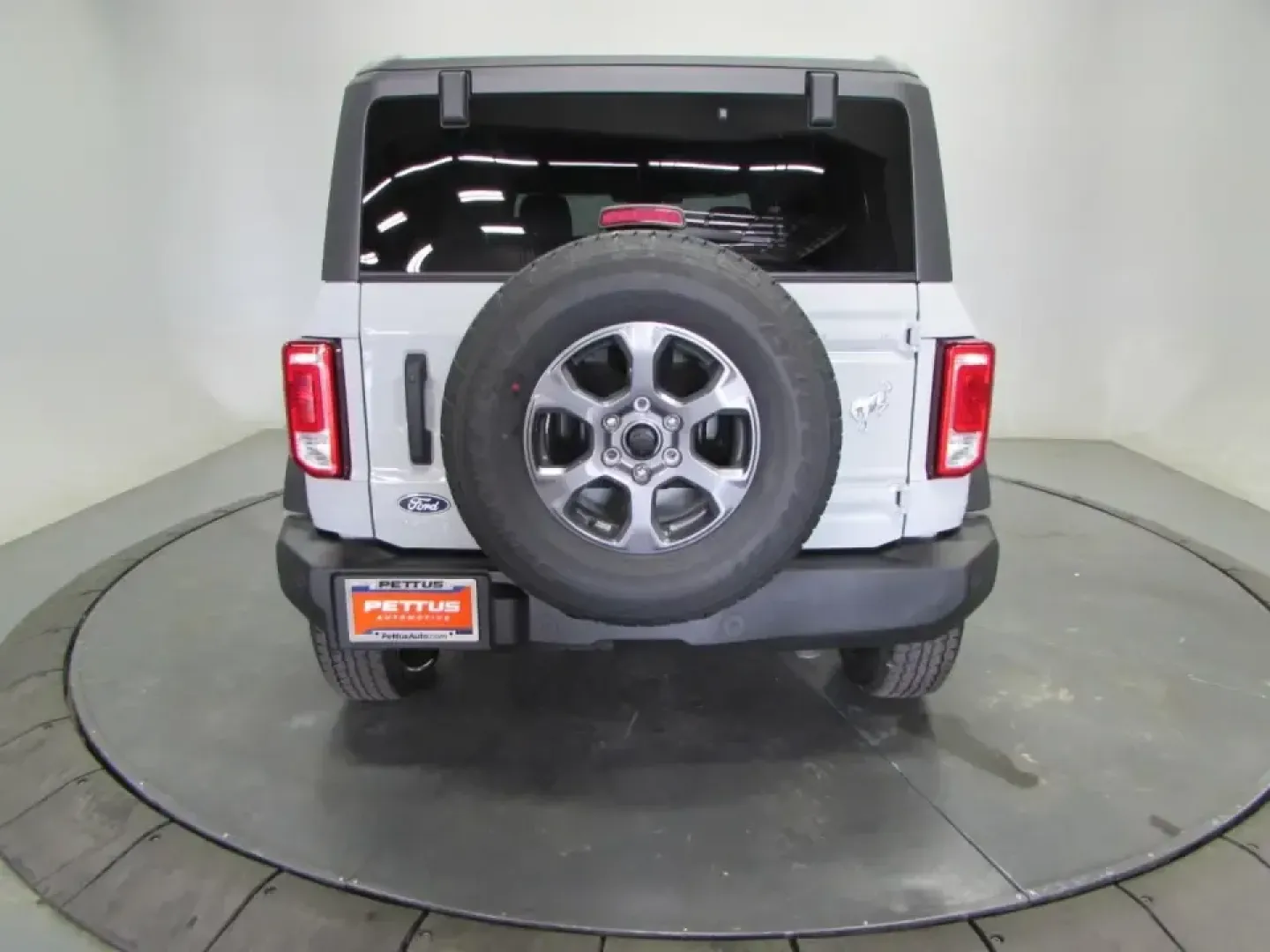 2026 /Dark Gray W/Black Onyx Ford Bronco Big Bend (1FMDE7BH8TL) with an 2.3L EcoBoost I-4 engine, 7M transmission, located at 12836 Highway 21, De Soto, MO, 63020, (636) 337-7777, 38.151867, -90.575615 - If your weekends revolve around muddy trailheads, river float trips, and spontaneous backroad detours-or you simply want a confident daily driver for Missouri weather-this 2026 Ford Bronco Big Bend is built for the lifestyle. With only 5 miles on the odometer, it delivers that fresh, like-new experi - Photo#5