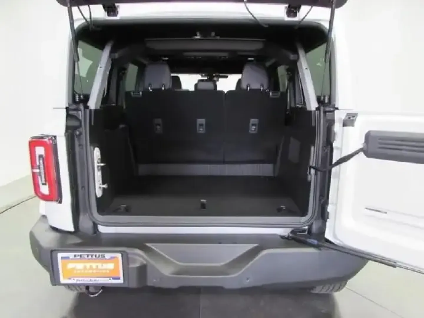 2026 /Black Onyx Ford Bronco Outer Banks (1FMEE8BP7TL) with an 2.7L V6 engine, Automatic transmission, located at 12836 Highway 21, De Soto, MO, 63020, (636) 337-7777, 38.151867, -90.575615 - Weekend trail runs, lake days, and everyday commuting don't have to be separate vehicles-this **2026 Ford Bronco Outer Banks** is built for the driver who wants one SUV that can handle it all. With just **11 miles**, this Bronco feels practically brand-new, yet it's positioned like a smart **pre-own - Photo#10