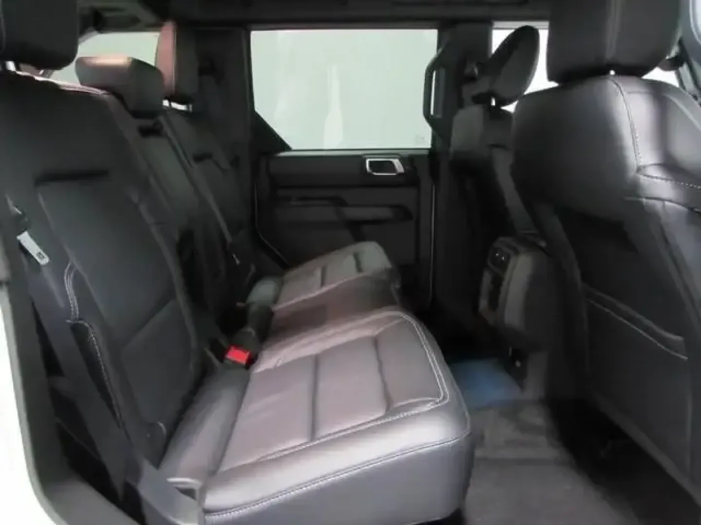 2026 /Black Onyx Ford Bronco Outer Banks (1FMEE8BP7TL) with an 2.7L V6 engine, Automatic transmission, located at 12836 Highway 21, De Soto, MO, 63020, (636) 337-7777, 38.151867, -90.575615 - Weekend trail runs, lake days, and everyday commuting don't have to be separate vehicles-this **2026 Ford Bronco Outer Banks** is built for the driver who wants one SUV that can handle it all. With just **11 miles**, this Bronco feels practically brand-new, yet it's positioned like a smart **pre-own - Photo#18