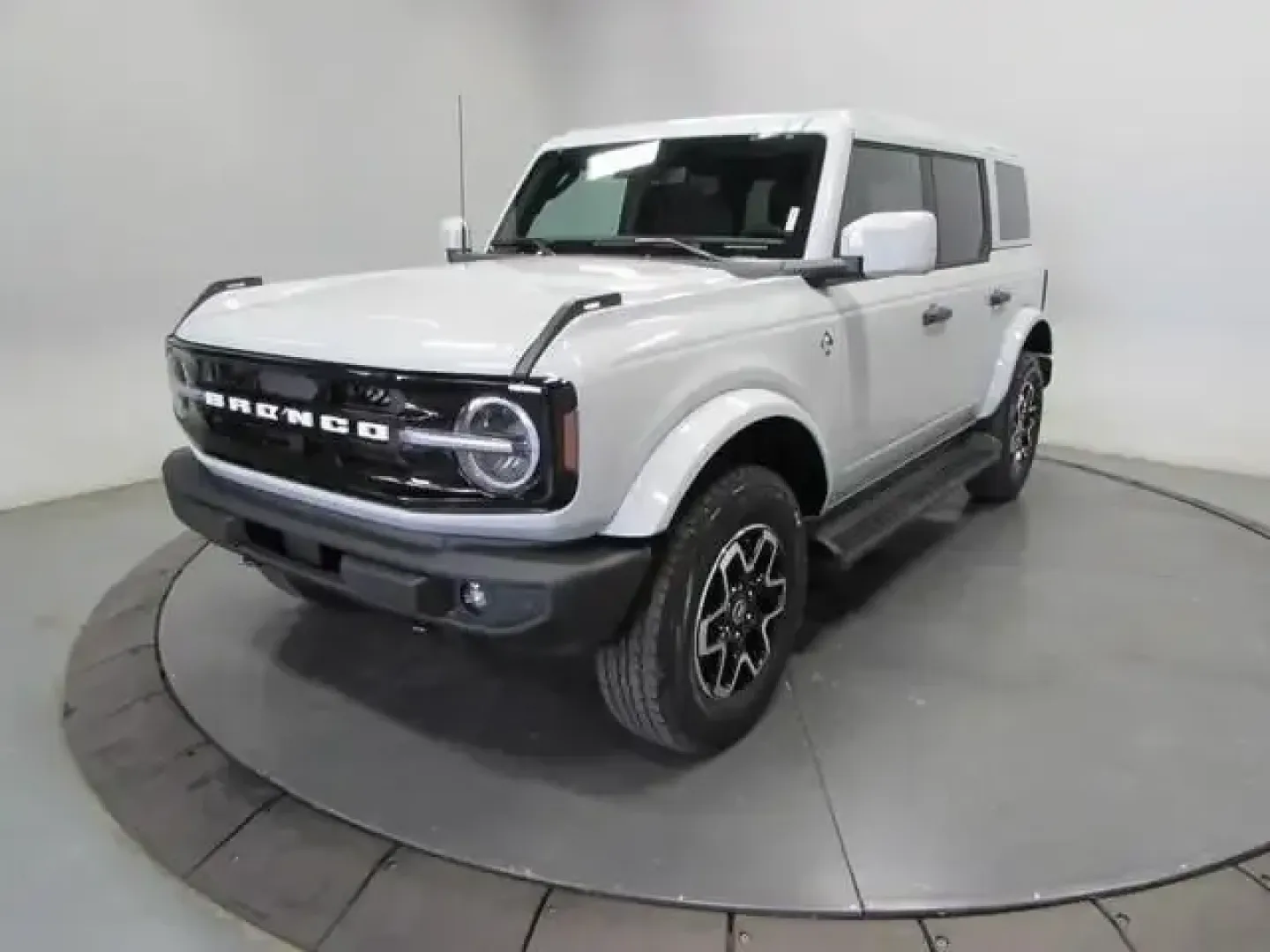 2026 /Black Onyx Ford Bronco Outer Banks (1FMEE8BP7TL) with an 2.7L V6 engine, Automatic transmission, located at 12836 Highway 21, De Soto, MO, 63020, (636) 337-7777, 38.151867, -90.575615 - Weekend trail runs, lake days, and everyday commuting don't have to be separate vehicles-this **2026 Ford Bronco Outer Banks** is built for the driver who wants one SUV that can handle it all. With just **11 miles**, this Bronco feels practically brand-new, yet it's positioned like a smart **pre-own - Photo#2