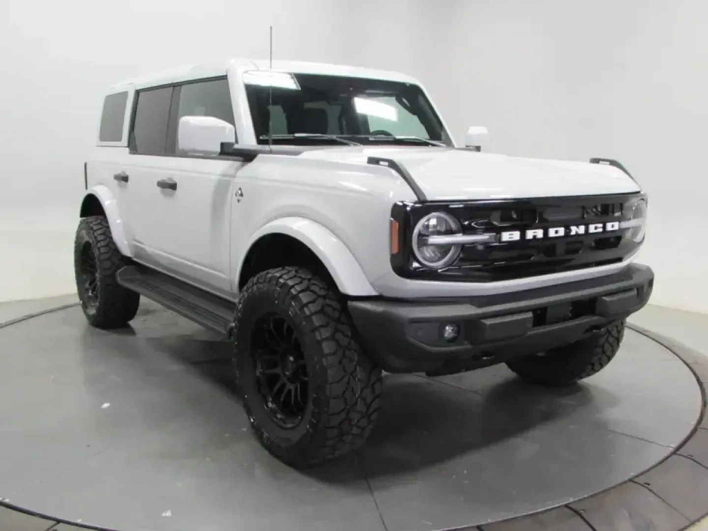 2026 /Black Onyx Ford Bronco Outer Banks (1FMEE8BP7TL) with an 2.7L V6 engine, Automatic transmission, located at 12836 Highway 21, De Soto, MO, 63020, (636) 337-7777, 38.151867, -90.575615 - Weekend trail runs, lake days, and everyday commuting don't have to be separate vehicles-this **2026 Ford Bronco Outer Banks** is built for the driver who wants one SUV that can handle it all. With just **11 miles**, this Bronco feels practically brand-new, yet it's positioned like a smart **pre-own - Photo#0