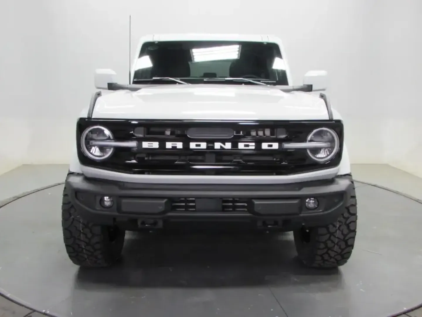 2026 /Black Onyx Ford Bronco Outer Banks (1FMEE8BP7TL) with an 2.7L V6 engine, Automatic transmission, located at 12836 Highway 21, De Soto, MO, 63020, (636) 337-7777, 38.151867, -90.575615 - Weekend trail runs, lake days, and everyday commuting don't have to be separate vehicles-this **2026 Ford Bronco Outer Banks** is built for the driver who wants one SUV that can handle it all. With just **11 miles**, this Bronco feels practically brand-new, yet it's positioned like a smart **pre-own - Photo#1