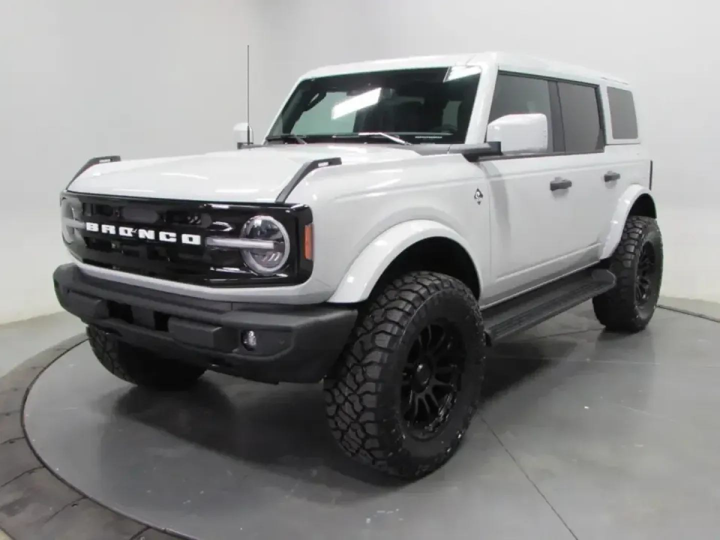 2026 /Black Onyx Ford Bronco Outer Banks (1FMEE8BP7TL) with an 2.7L V6 engine, Automatic transmission, located at 12836 Highway 21, De Soto, MO, 63020, (636) 337-7777, 38.151867, -90.575615 - Weekend trail runs, lake days, and everyday commuting don't have to be separate vehicles-this **2026 Ford Bronco Outer Banks** is built for the driver who wants one SUV that can handle it all. With just **11 miles**, this Bronco feels practically brand-new, yet it's positioned like a smart **pre-own - Photo#2