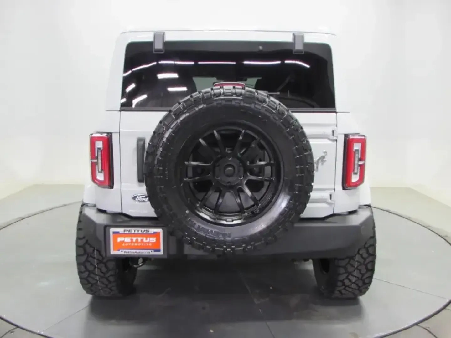 2026 /Black Onyx Ford Bronco Outer Banks (1FMEE8BP7TL) with an 2.7L V6 engine, Automatic transmission, located at 12836 Highway 21, De Soto, MO, 63020, (636) 337-7777, 38.151867, -90.575615 - Weekend trail runs, lake days, and everyday commuting don't have to be separate vehicles-this **2026 Ford Bronco Outer Banks** is built for the driver who wants one SUV that can handle it all. With just **11 miles**, this Bronco feels practically brand-new, yet it's positioned like a smart **pre-own - Photo#5