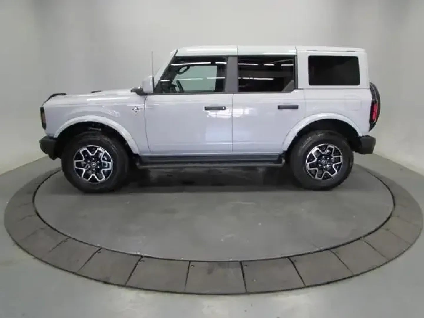 2026 /Black Onyx Ford Bronco Outer Banks (1FMEE8BP7TL) with an 2.7L V6 engine, Automatic transmission, located at 12836 Highway 21, De Soto, MO, 63020, (636) 337-7777, 38.151867, -90.575615 - Weekend trail runs, lake days, and everyday commuting don't have to be separate vehicles-this **2026 Ford Bronco Outer Banks** is built for the driver who wants one SUV that can handle it all. With just **11 miles**, this Bronco feels practically brand-new, yet it's positioned like a smart **pre-own - Photo#3