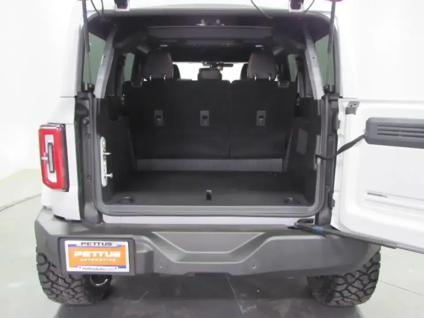 2026 /Black Onyx Ford Bronco Outer Banks (1FMEE8BP7TL) with an 2.7L V6 engine, Automatic transmission, located at 12836 Highway 21, De Soto, MO, 63020, (636) 337-7777, 38.151867, -90.575615 - Weekend trail runs, lake days, and everyday commuting don't have to be separate vehicles-this **2026 Ford Bronco Outer Banks** is built for the driver who wants one SUV that can handle it all. With just **11 miles**, this Bronco feels practically brand-new, yet it's positioned like a smart **pre-own - Photo#10