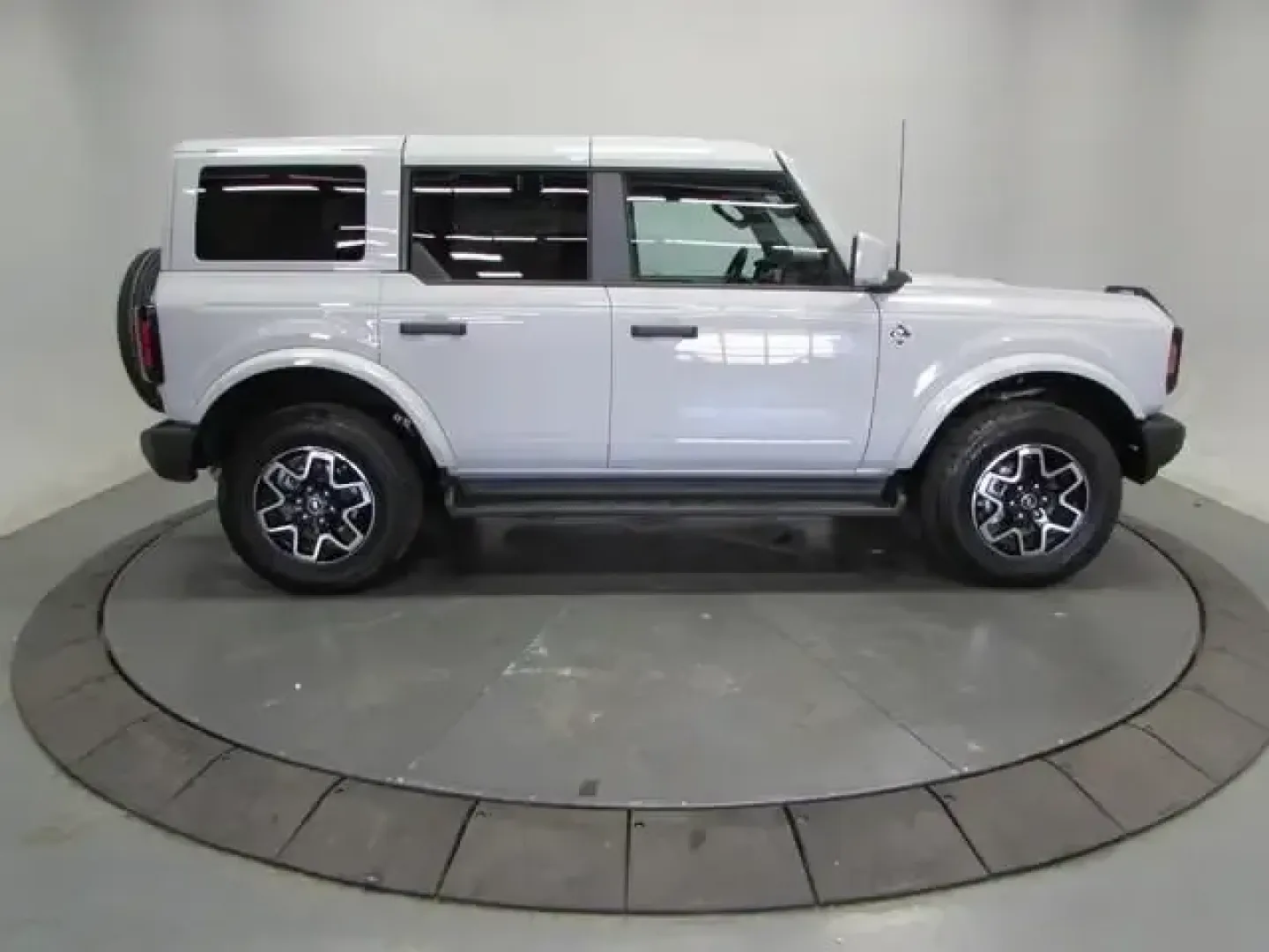 2026 /Black Onyx Ford Bronco Outer Banks (1FMEE8BP7TL) with an 2.7L V6 engine, Automatic transmission, located at 12836 Highway 21, De Soto, MO, 63020, (636) 337-7777, 38.151867, -90.575615 - Weekend trail runs, lake days, and everyday commuting don't have to be separate vehicles-this **2026 Ford Bronco Outer Banks** is built for the driver who wants one SUV that can handle it all. With just **11 miles**, this Bronco feels practically brand-new, yet it's positioned like a smart **pre-own - Photo#7