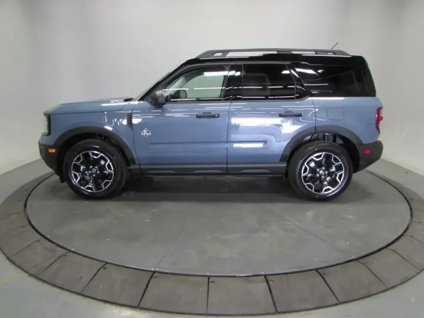 2026 /Ebony/Roast Ford Bronco Sport Outer Banks (3FMCR9CN4TR) with an 1.5L EcoBoost engine, Automatic transmission, located at 12836 Highway 21, De Soto, MO, 63020, (636) 337-7777, 38.151867, -90.575615 - Picture your next weekend: coffee in hand, gear packed, and a scenic drive out of De Soto toward the trails and backroads around the Ozarks-without sacrificing comfort for the Monday commute. The 2026 Ford Bronco Sport Outer Banks is built for drivers who want one SUV that can do it all: errands, ro - Photo#3