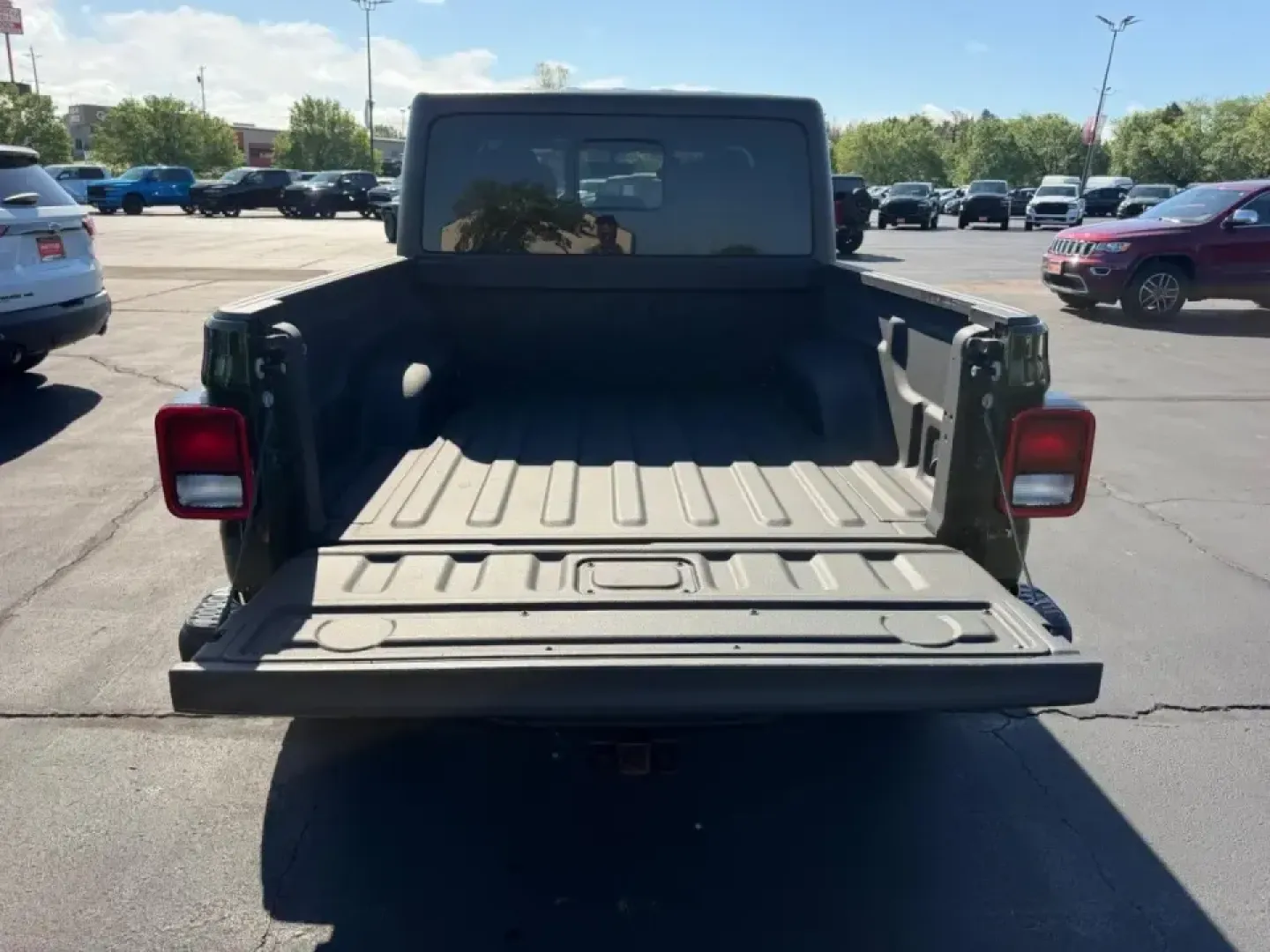 2021 /Black Cloth Jeep Gladiator Rubicon (1C6JJTBG2ML) with an 3.6L V6 24V VVT UPG I engine, Automatic transmission, located at 970 Woodlawn Dr., Farmington, MO, 63640, (573) 431-7800, 37.825642, -90.468674 - Whether your weekends revolve around scouting new trails in the Mark Twain National Forest, towing toys to a lake day, or simply wanting a truck that can handle Farmington's changing seasons with confidence, this **2021 Jeep Gladiator Rubicon 4x4** is built for the lifestyle. With its unmistakable J - Photo#5