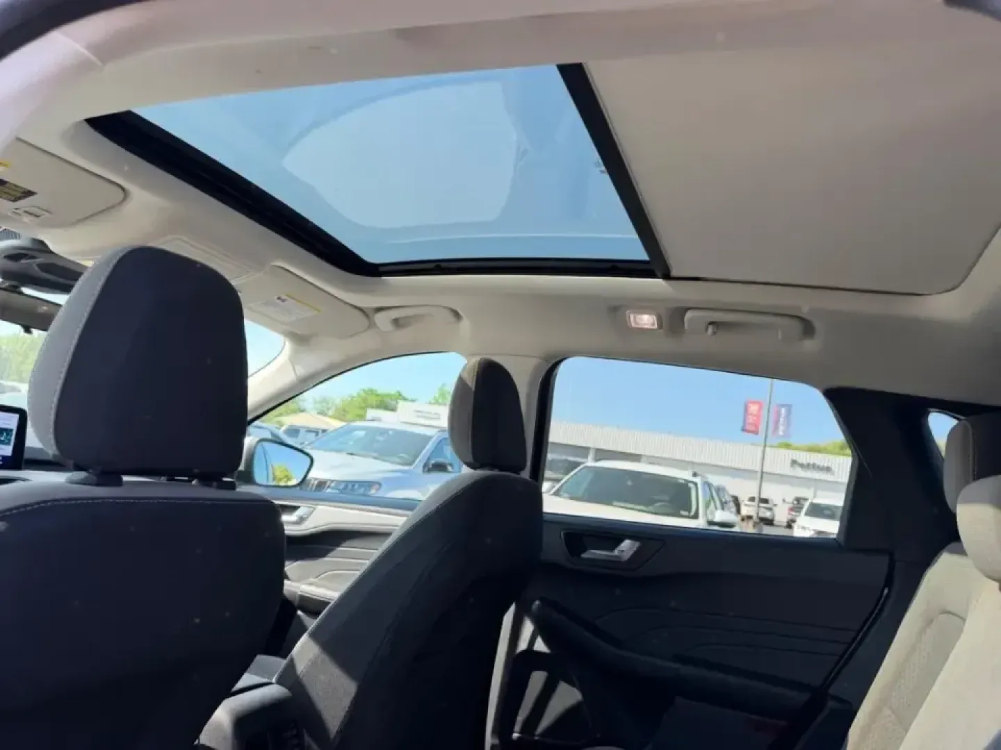 2021 /Dark Earth Gray Cloth Ford Escape SE (1FMCU0BZ4MU) with an 2.5L iVCT Atkinson Cycle I-4 Hybrid engine, Automatic transmission, located at 970 Woodlawn Dr., Farmington, MO, 63640, (573) 431-7800, 37.825642, -90.468674 - Weekday commutes down Highway 67, school drop-offs around Farmington, and spontaneous weekend getaways toward St. Joe State Park get a whole lot easier when your SUV is comfortable, efficient, and ready for real life. This **2021 Ford Escape SE Hybrid** blends smart fuel savings with the versatility - Photo#9