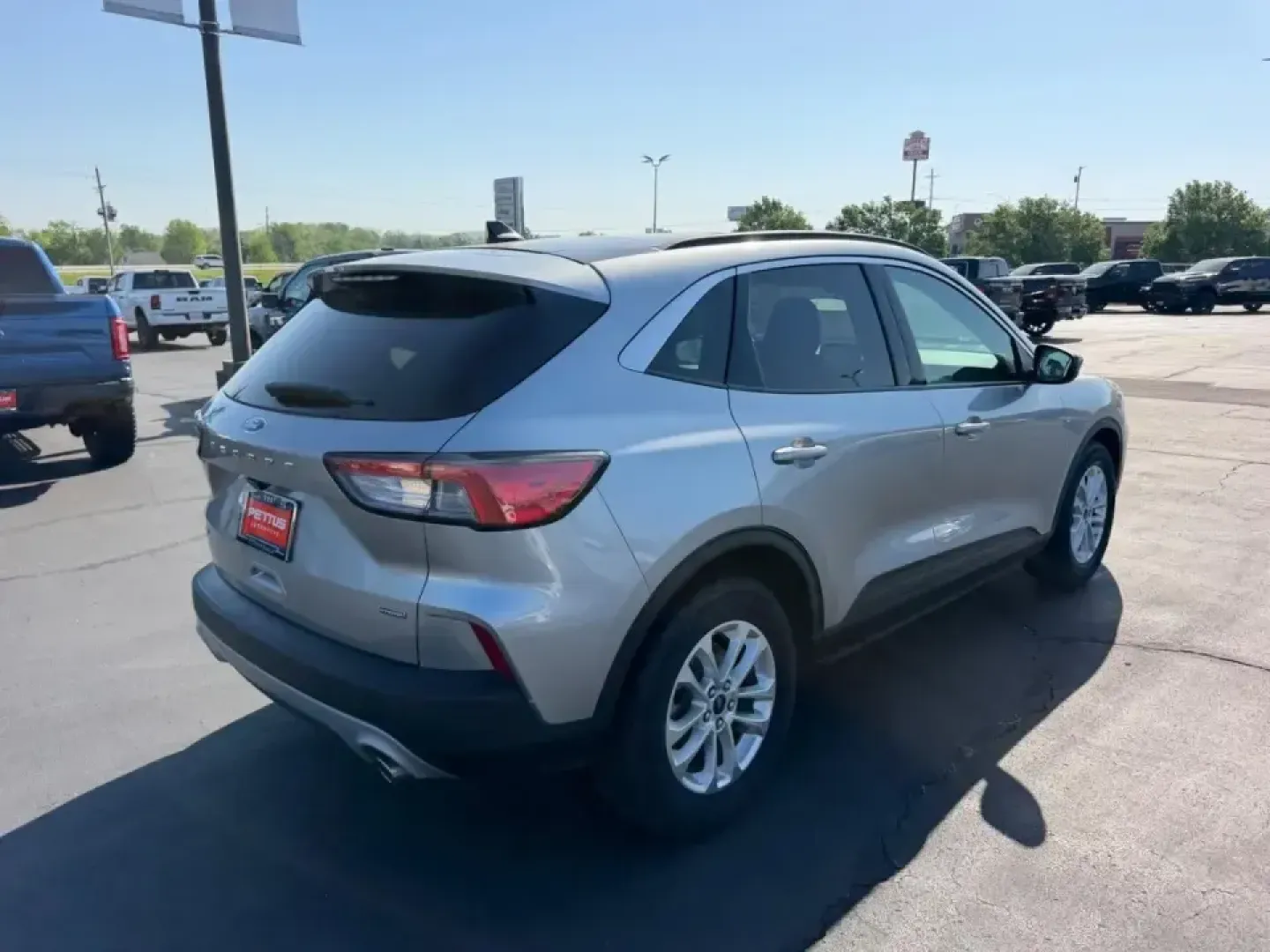 2021 /Dark Earth Gray Cloth Ford Escape SE (1FMCU0BZ4MU) with an 2.5L iVCT Atkinson Cycle I-4 Hybrid engine, Automatic transmission, located at 970 Woodlawn Dr., Farmington, MO, 63640, (573) 431-7800, 37.825642, -90.468674 - Weekday commutes down Highway 67, school drop-offs around Farmington, and spontaneous weekend getaways toward St. Joe State Park get a whole lot easier when your SUV is comfortable, efficient, and ready for real life. This **2021 Ford Escape SE Hybrid** blends smart fuel savings with the versatility - Photo#2