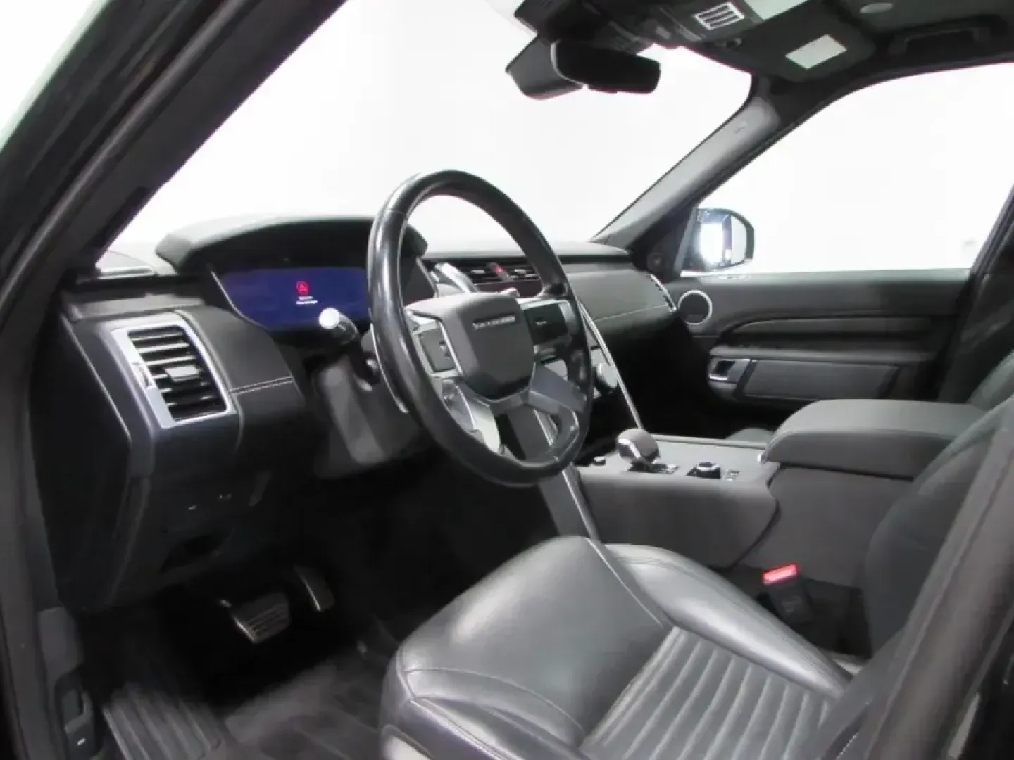 2022 /Ebony/Ebony Land Rover Discovery S R-Dynamic (SALRT4EU9N2) with an 3.0L V6 DOHC 24V engine, Automatic transmission, located at 12830 Highway 21, De Soto, MO, 63020, (636) 337-7777, 38.153099, -90.573624 - Pack the family, load up the gear, and point the hood toward your next weekend escape-this 2022 Land Rover Discovery S R-Dynamic is built for Missouri life, whether that means daily commuting from De Soto to St. Louis, a comfortable run up Highway 21, or a road-trip-ready cabin for longer drives. Wi - Photo#12