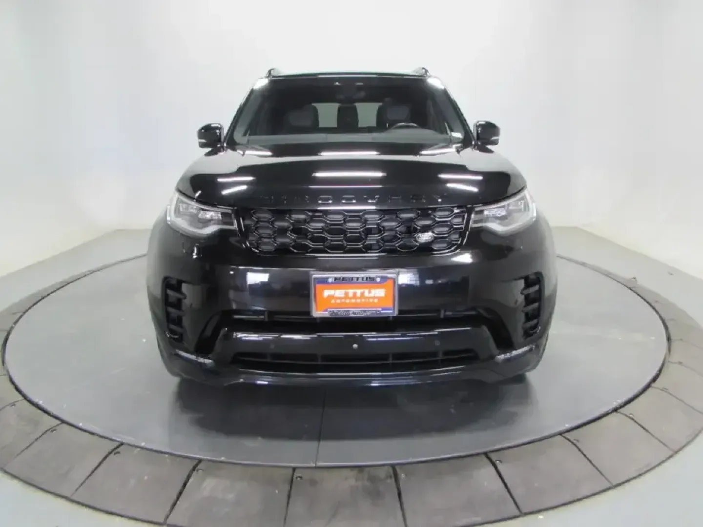 2022 /Ebony/Ebony Land Rover Discovery S R-Dynamic (SALRT4EU9N2) with an 3.0L V6 DOHC 24V engine, Automatic transmission, located at 12830 Highway 21, De Soto, MO, 63020, (636) 337-7777, 38.153099, -90.573624 - Pack the family, load up the gear, and point the hood toward your next weekend escape-this 2022 Land Rover Discovery S R-Dynamic is built for Missouri life, whether that means daily commuting from De Soto to St. Louis, a comfortable run up Highway 21, or a road-trip-ready cabin for longer drives. Wi - Photo#1