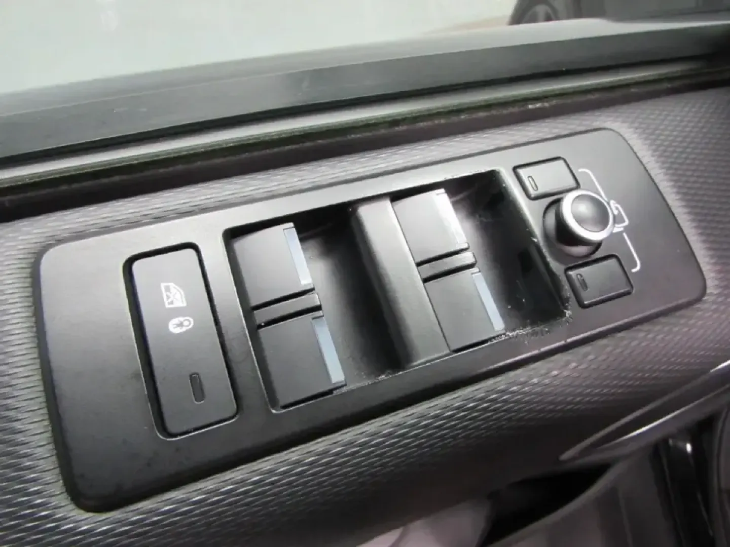 2022 /Ebony/Ebony Land Rover Discovery S R-Dynamic (SALRT4EU9N2) with an 3.0L V6 DOHC 24V engine, Automatic transmission, located at 12830 Highway 21, De Soto, MO, 63020, (636) 337-7777, 38.153099, -90.573624 - Pack the family, load up the gear, and point the hood toward your next weekend escape-this 2022 Land Rover Discovery S R-Dynamic is built for Missouri life, whether that means daily commuting from De Soto to St. Louis, a comfortable run up Highway 21, or a road-trip-ready cabin for longer drives. Wi - Photo#20