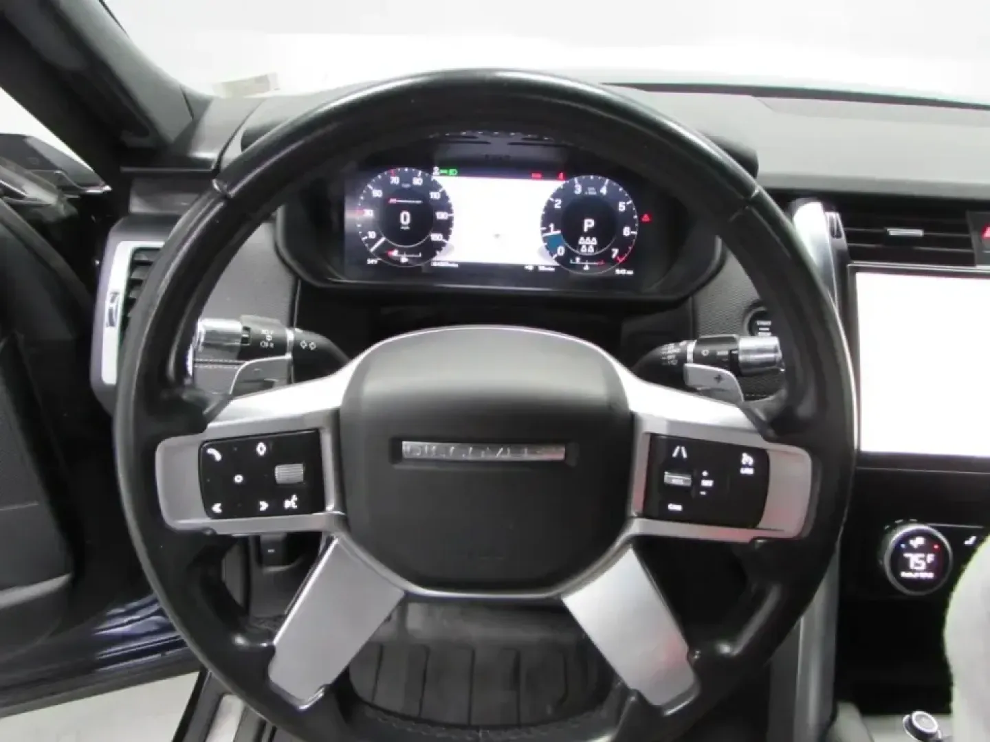 2022 /Ebony/Ebony Land Rover Discovery S R-Dynamic (SALRT4EU9N2) with an 3.0L V6 DOHC 24V engine, Automatic transmission, located at 12830 Highway 21, De Soto, MO, 63020, (636) 337-7777, 38.153099, -90.573624 - Pack the family, load up the gear, and point the hood toward your next weekend escape-this 2022 Land Rover Discovery S R-Dynamic is built for Missouri life, whether that means daily commuting from De Soto to St. Louis, a comfortable run up Highway 21, or a road-trip-ready cabin for longer drives. Wi - Photo#23