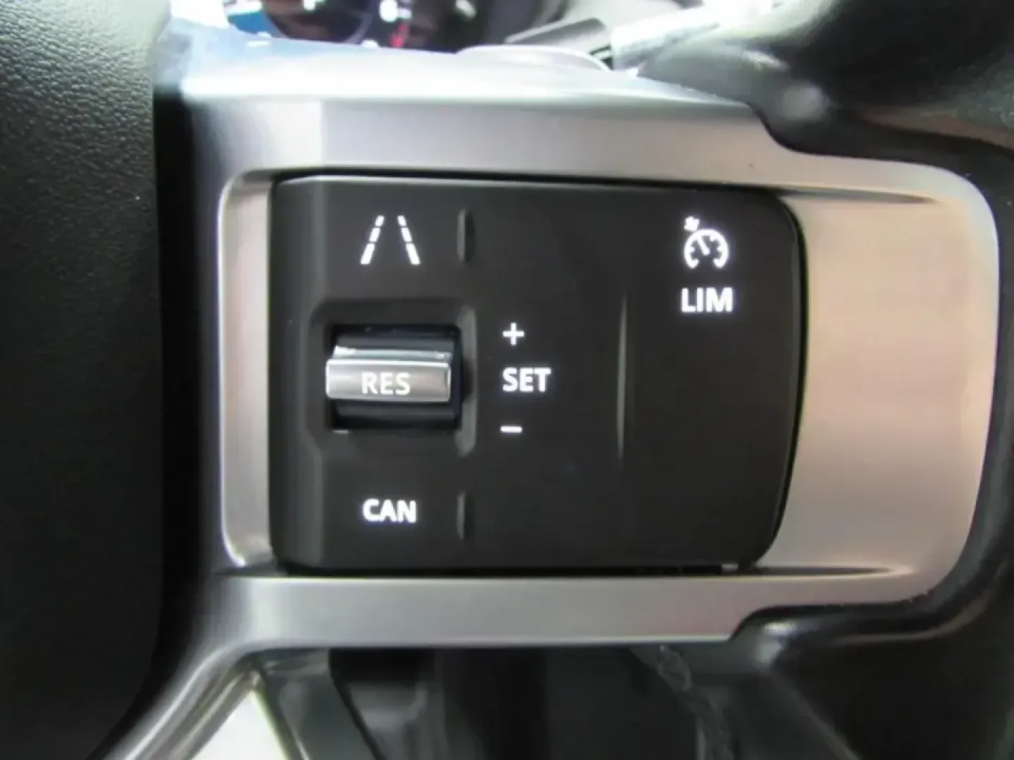 2022 /Ebony/Ebony Land Rover Discovery S R-Dynamic (SALRT4EU9N2) with an 3.0L V6 DOHC 24V engine, Automatic transmission, located at 12830 Highway 21, De Soto, MO, 63020, (636) 337-7777, 38.153099, -90.573624 - Pack the family, load up the gear, and point the hood toward your next weekend escape-this 2022 Land Rover Discovery S R-Dynamic is built for Missouri life, whether that means daily commuting from De Soto to St. Louis, a comfortable run up Highway 21, or a road-trip-ready cabin for longer drives. Wi - Photo#25