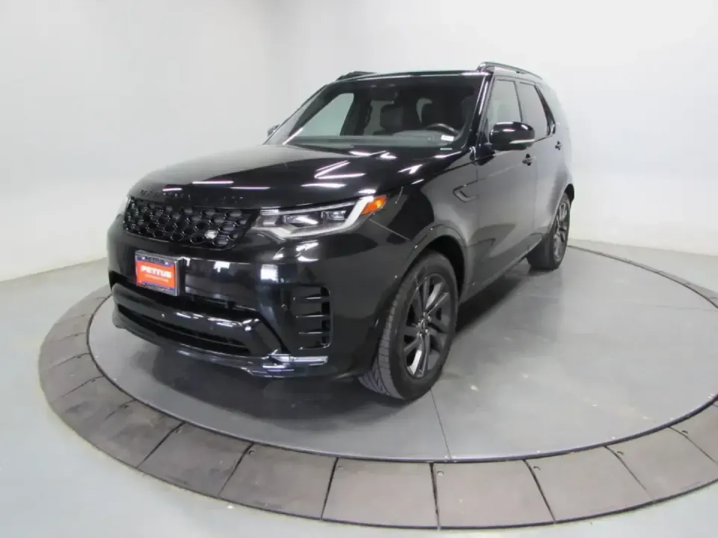 2022 /Ebony/Ebony Land Rover Discovery S R-Dynamic (SALRT4EU9N2) with an 3.0L V6 DOHC 24V engine, Automatic transmission, located at 12830 Highway 21, De Soto, MO, 63020, (636) 337-7777, 38.153099, -90.573624 - Pack the family, load up the gear, and point the hood toward your next weekend escape-this 2022 Land Rover Discovery S R-Dynamic is built for Missouri life, whether that means daily commuting from De Soto to St. Louis, a comfortable run up Highway 21, or a road-trip-ready cabin for longer drives. Wi - Photo#2