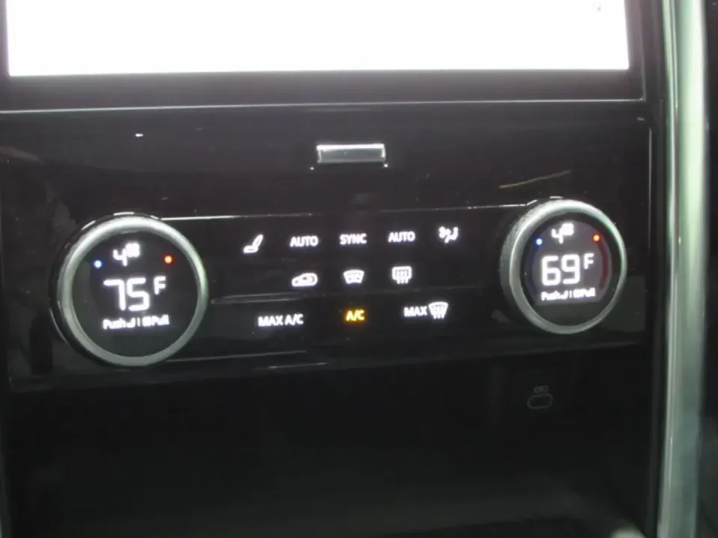 2022 /Ebony/Ebony Land Rover Discovery S R-Dynamic (SALRT4EU9N2) with an 3.0L V6 DOHC 24V engine, Automatic transmission, located at 12830 Highway 21, De Soto, MO, 63020, (636) 337-7777, 38.153099, -90.573624 - Pack the family, load up the gear, and point the hood toward your next weekend escape-this 2022 Land Rover Discovery S R-Dynamic is built for Missouri life, whether that means daily commuting from De Soto to St. Louis, a comfortable run up Highway 21, or a road-trip-ready cabin for longer drives. Wi - Photo#29