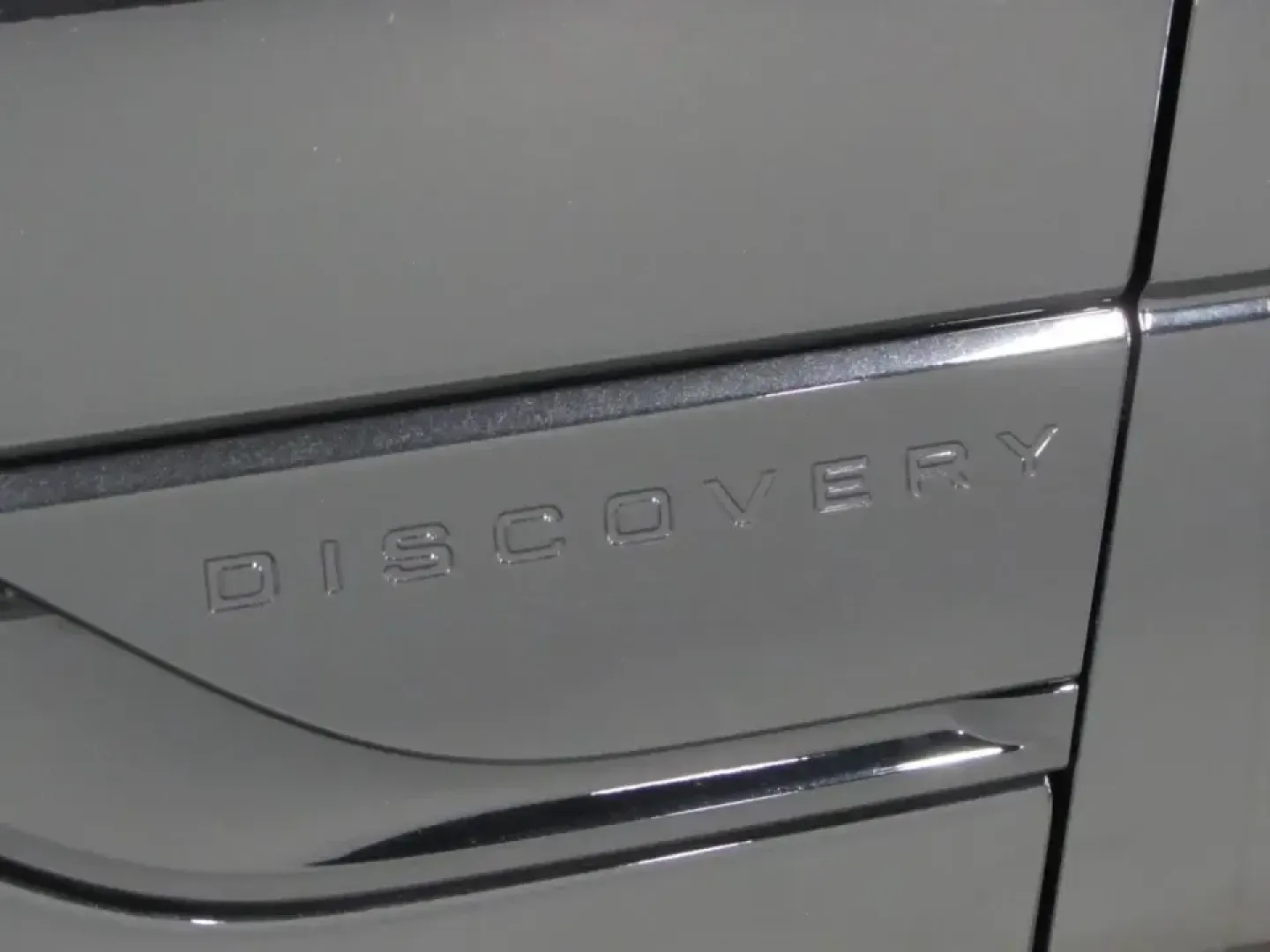 2022 /Ebony/Ebony Land Rover Discovery S R-Dynamic (SALRT4EU9N2) with an 3.0L V6 DOHC 24V engine, Automatic transmission, located at 12830 Highway 21, De Soto, MO, 63020, (636) 337-7777, 38.153099, -90.573624 - Pack the family, load up the gear, and point the hood toward your next weekend escape-this 2022 Land Rover Discovery S R-Dynamic is built for Missouri life, whether that means daily commuting from De Soto to St. Louis, a comfortable run up Highway 21, or a road-trip-ready cabin for longer drives. Wi - Photo#33