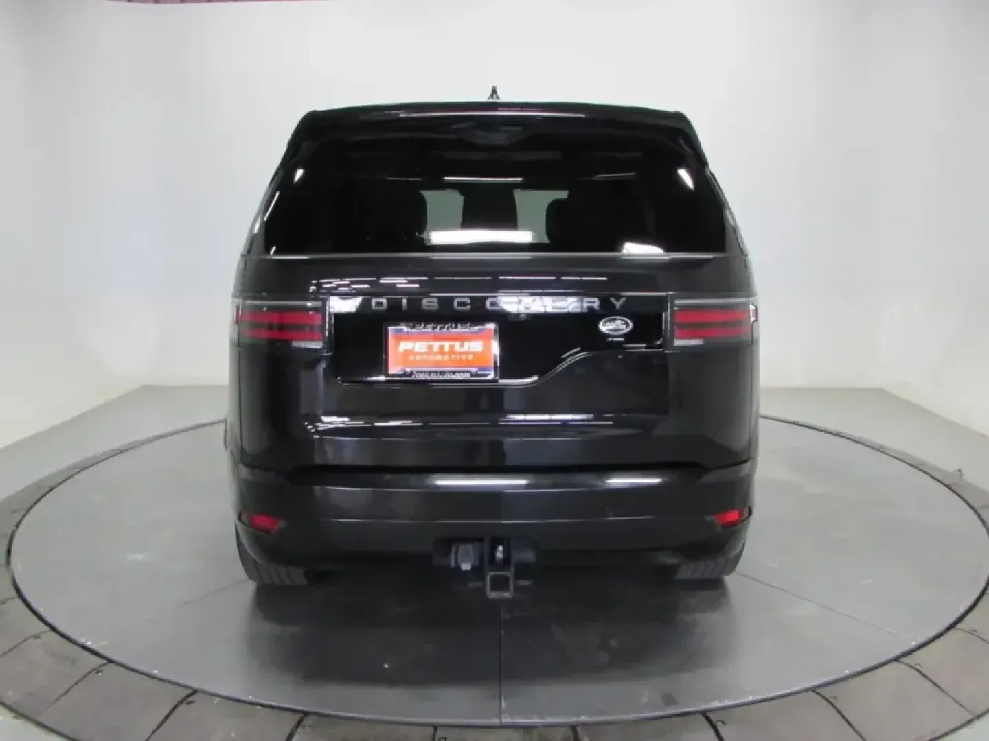 2022 /Ebony/Ebony Land Rover Discovery S R-Dynamic (SALRT4EU9N2) with an 3.0L V6 DOHC 24V engine, Automatic transmission, located at 12830 Highway 21, De Soto, MO, 63020, (636) 337-7777, 38.153099, -90.573624 - Pack the family, load up the gear, and point the hood toward your next weekend escape-this 2022 Land Rover Discovery S R-Dynamic is built for Missouri life, whether that means daily commuting from De Soto to St. Louis, a comfortable run up Highway 21, or a road-trip-ready cabin for longer drives. Wi - Photo#5