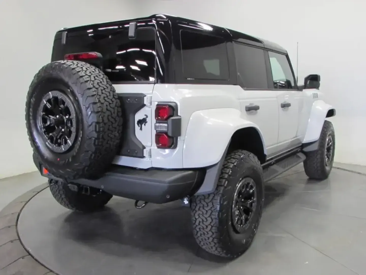 2026 /Black Onyx Ford Bronco Raptor (1FMEE0RR8TL) with an 3.0L EcoBoost V6 engine, Automatic transmission, located at 12836 Highway 21, De Soto, MO, 63020, (636) 337-7777, 38.151867, -90.575615 - Built for weekend trail days, river-town road trips, and the kind of daily drive that never feels boring, this **2026 Ford Bronco Raptor** is the SUV for drivers who want true adventure capability without giving up modern comfort. Whether you're packing up for a Saturday run down **Highway 21**, hea - Photo#6