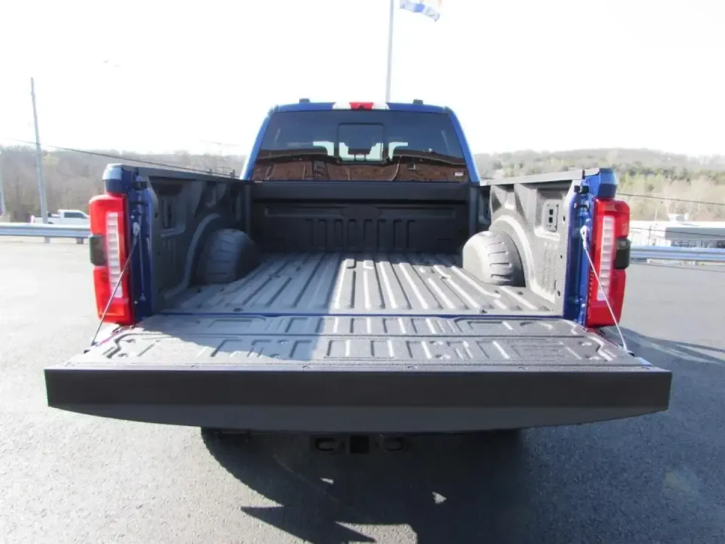 2026 Ford F-250SD XLT (1FT8W2BN6TE) with an 7.3L engine, 6A transmission, located at 12836 Highway 21, De Soto, MO, 63020, (636) 337-7777, 38.151867, -90.575615 - If your weekends involve hauling a camper to Washington State Park, pulling a work trailer down MO-21, or loading up the crew for a long day that starts before sunrise, this truck is built for your lifestyle. The 2026 Ford F-250 Super Duty XLT in striking Argon Blue is the kind of heavy-duty pickup - Photo#10