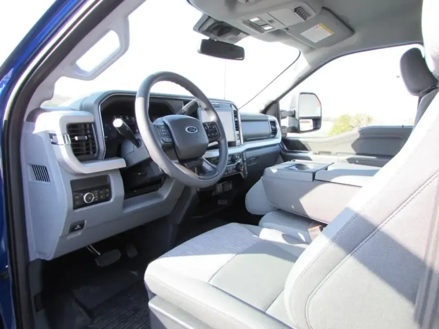 2026 Ford F-250SD XLT (1FT8W2BN6TE) with an 7.3L engine, 6A transmission, located at 12836 Highway 21, De Soto, MO, 63020, (636) 337-7777, 38.151867, -90.575615 - If your weekends involve hauling a camper to Washington State Park, pulling a work trailer down MO-21, or loading up the crew for a long day that starts before sunrise, this truck is built for your lifestyle. The 2026 Ford F-250 Super Duty XLT in striking Argon Blue is the kind of heavy-duty pickup - Photo#12