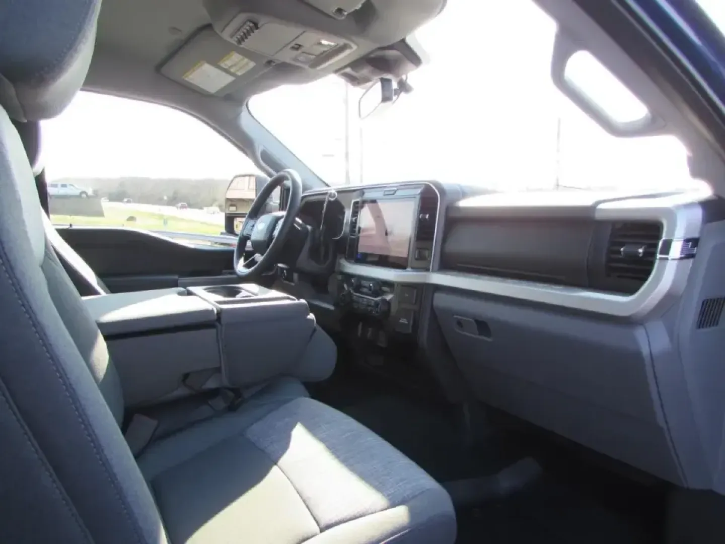 2026 Ford F-250SD XLT (1FT8W2BN6TE) with an 7.3L engine, 6A transmission, located at 12836 Highway 21, De Soto, MO, 63020, (636) 337-7777, 38.151867, -90.575615 - If your weekends involve hauling a camper to Washington State Park, pulling a work trailer down MO-21, or loading up the crew for a long day that starts before sunrise, this truck is built for your lifestyle. The 2026 Ford F-250 Super Duty XLT in striking Argon Blue is the kind of heavy-duty pickup - Photo#16