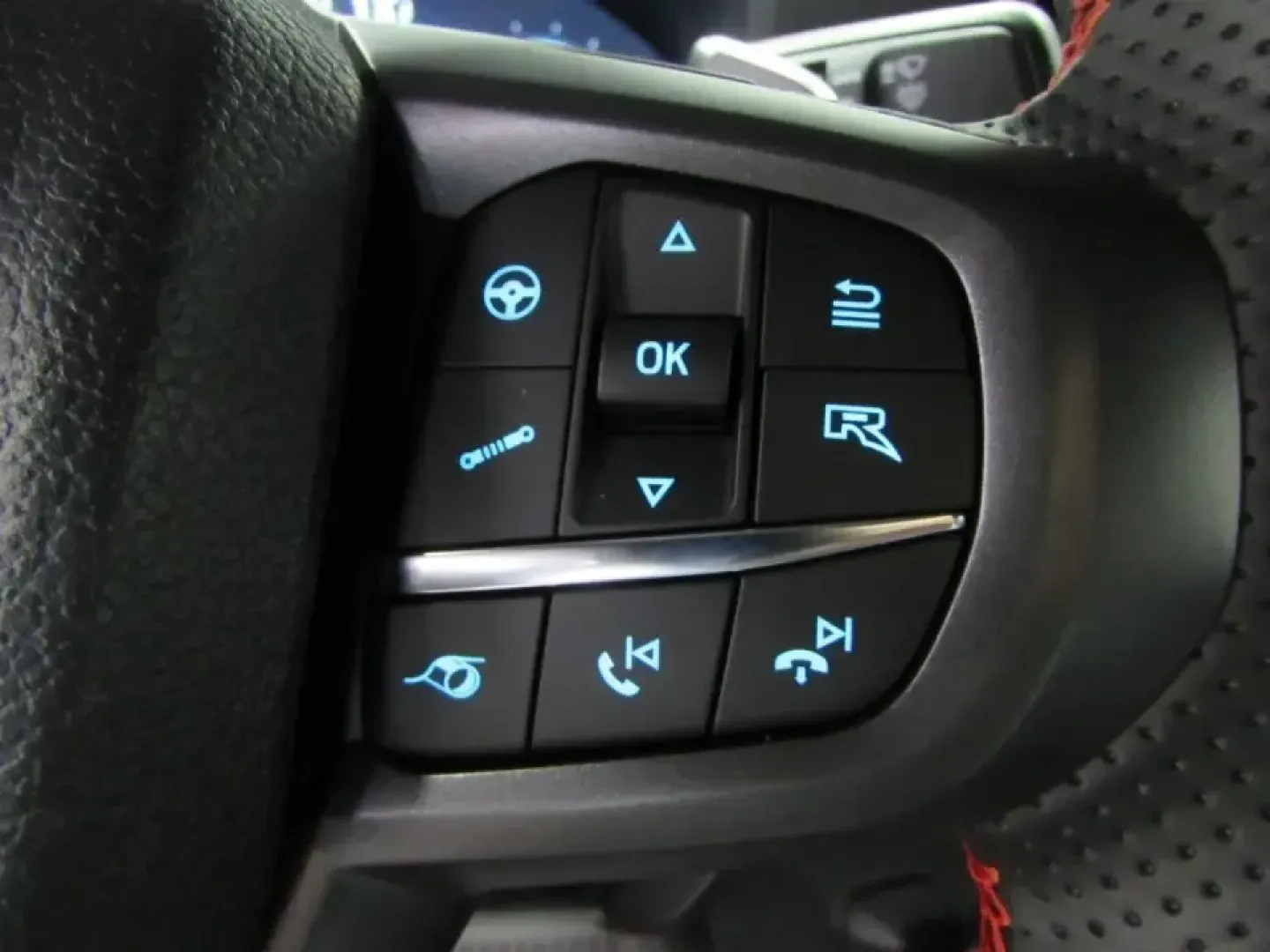 2026 Ford Ranger Raptor (1FTER4LR7TL) with an 3.0L EcoBoost V6 engine, Automatic transmission, located at 12836 Highway 21, De Soto, MO, 63020, (636) 337-7777, 38.151867, -90.575615 - If your weekends revolve around trailheads, lake days, towing toys, or simply wanting a confident daily driver that can handle Missouri backroads when the weather turns, this 2026 Ford Ranger Raptor is built for that lifestyle. With only 5 miles on the odometer, it delivers that just-arrived feel wi - Photo#25