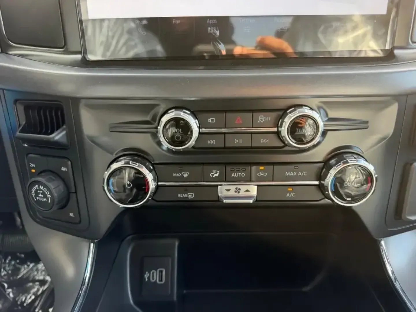 2026 /Black Cloth Ford F-150 XLT (1FTFW3L55TK) with an 5.0L engine, 6A transmission, located at 141 Commercial Dr, Fredericktown, MO, 63645, (573) 783-6432, 37.570087, -90.320648 - Built for Ozark backroads, jobsite demands, and effortless weekend getaways, this 2026 Ford F-150 XLT is the kind of truck that fits real life in Southeast Missouri-whether you're hauling gear to a campsite, towing for a home project, or cruising comfortably on the daily drive. With just 15 miles on - Photo#14