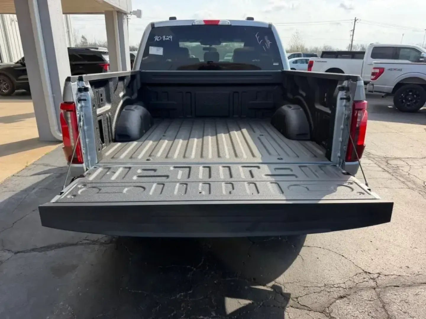 2026 /Black Cloth Ford F-150 XLT (1FTFW3L55TK) with an 5.0L engine, 6A transmission, located at 141 Commercial Dr, Fredericktown, MO, 63645, (573) 783-6432, 37.570087, -90.320648 - Built for Ozark backroads, jobsite demands, and effortless weekend getaways, this 2026 Ford F-150 XLT is the kind of truck that fits real life in Southeast Missouri-whether you're hauling gear to a campsite, towing for a home project, or cruising comfortably on the daily drive. With just 15 miles on - Photo#4