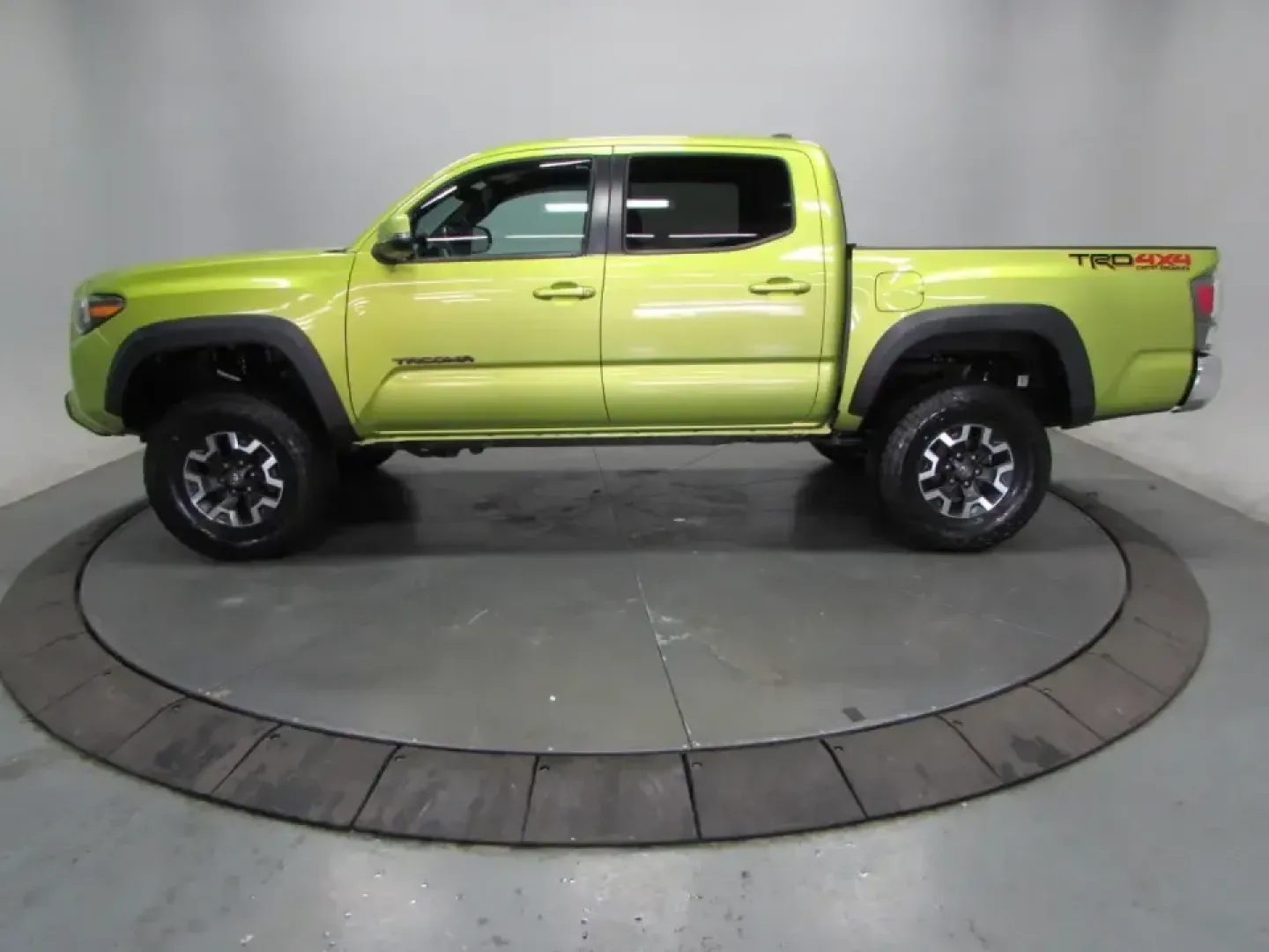 2023 /Black Toyota Tacoma TRD Off-Road V6 (3TYCZ5AN6PT) with an 3.5L V6 DOHC 24V engine, 6A transmission, located at 12830 Highway 21, De Soto, MO, 63020, (636) 337-7777, 38.153099, -90.573624 - Whether you're planning weekend trail runs in the Ozarks, hauling home-improvement supplies, or commuting confidently through changing Missouri weather, the 2023 Toyota Tacoma TRD Off-Road V6 is built for the kind of life that doesn't stay on the pavement. This green Tacoma blends everyday comfort w - Photo#3