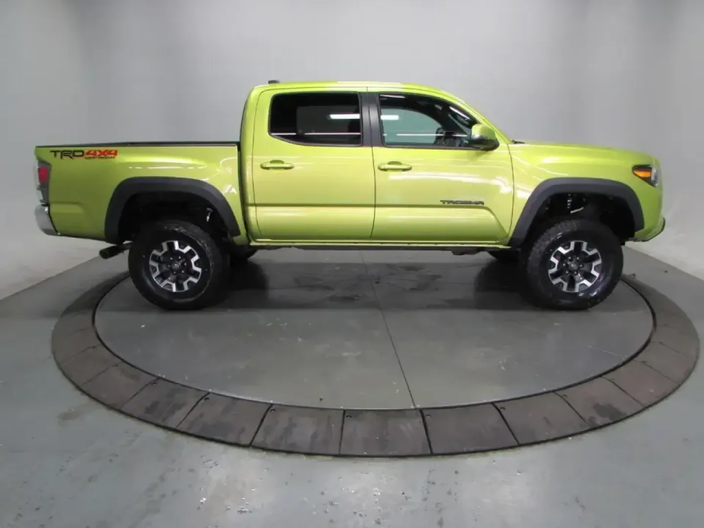 2023 /Black Toyota Tacoma TRD Off-Road V6 (3TYCZ5AN6PT) with an 3.5L V6 DOHC 24V engine, 6A transmission, located at 12830 Highway 21, De Soto, MO, 63020, (636) 337-7777, 38.153099, -90.573624 - Whether you're planning weekend trail runs in the Ozarks, hauling home-improvement supplies, or commuting confidently through changing Missouri weather, the 2023 Toyota Tacoma TRD Off-Road V6 is built for the kind of life that doesn't stay on the pavement. This green Tacoma blends everyday comfort w - Photo#7