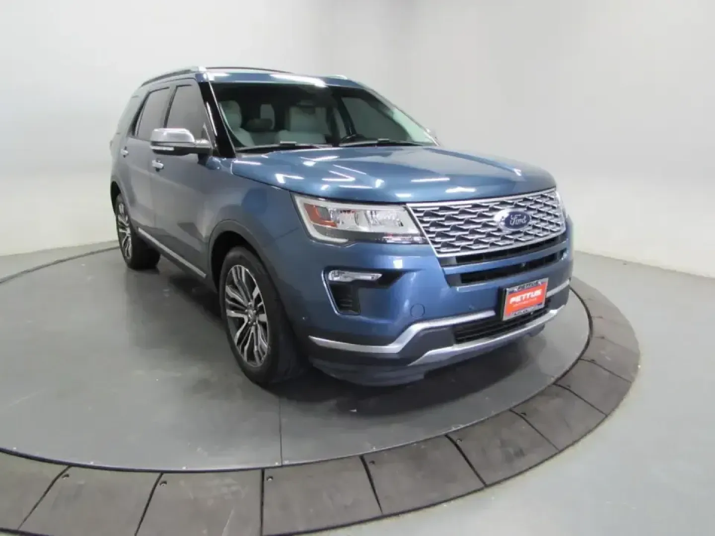 2018 /Medium Soft Ceramic Ford Explorer Platinum (1FM5K8HT1JG) with an 3.5L V6 DOHC 24V engine, Automatic transmission, located at 12836 Highway 21, De Soto, MO, 63020, (636) 337-7777, 38.151867, -90.575615 - Road-trip weekends, school-day carpools, and confident winter drives down Hwy 21 all get easier in a well-equipped SUV-and this **2018 Ford Explorer Platinum 4WD** is built for exactly that kind of real-life Missouri versatility. If you want a premium family hauler that can handle long commutes, unp - Photo#0