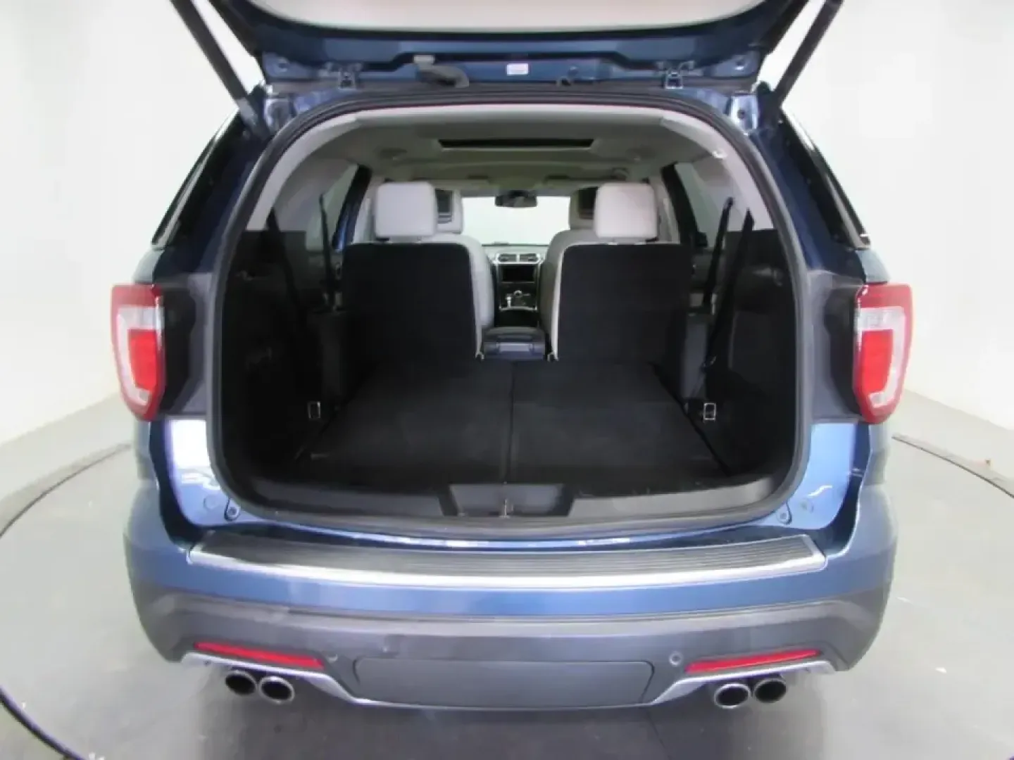 2018 /Medium Soft Ceramic Ford Explorer Platinum (1FM5K8HT1JG) with an 3.5L V6 DOHC 24V engine, Automatic transmission, located at 12836 Highway 21, De Soto, MO, 63020, (636) 337-7777, 38.151867, -90.575615 - Road-trip weekends, school-day carpools, and confident winter drives down Hwy 21 all get easier in a well-equipped SUV-and this **2018 Ford Explorer Platinum 4WD** is built for exactly that kind of real-life Missouri versatility. If you want a premium family hauler that can handle long commutes, unp - Photo#10
