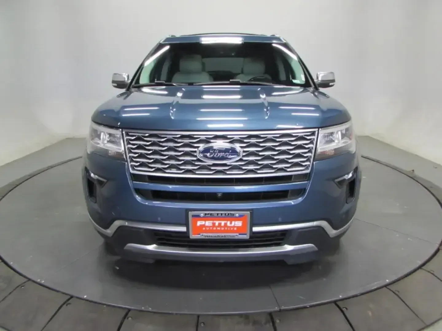 2018 /Medium Soft Ceramic Ford Explorer Platinum (1FM5K8HT1JG) with an 3.5L V6 DOHC 24V engine, Automatic transmission, located at 12836 Highway 21, De Soto, MO, 63020, (636) 337-7777, 38.151867, -90.575615 - Road-trip weekends, school-day carpools, and confident winter drives down Hwy 21 all get easier in a well-equipped SUV-and this **2018 Ford Explorer Platinum 4WD** is built for exactly that kind of real-life Missouri versatility. If you want a premium family hauler that can handle long commutes, unp - Photo#1