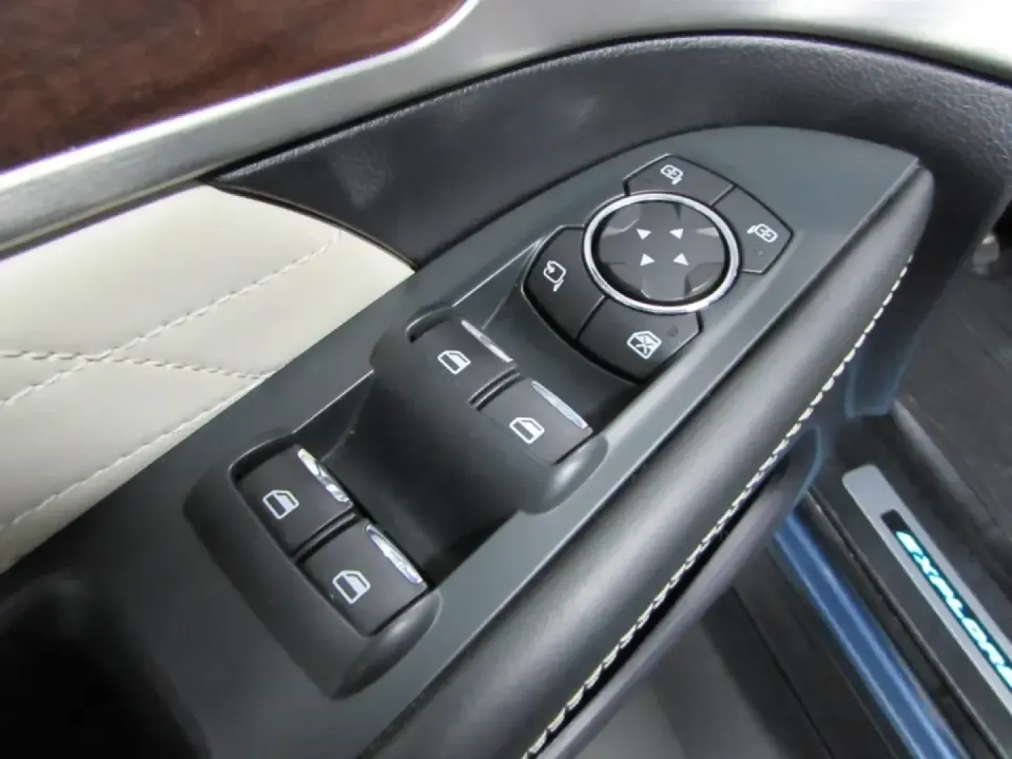 2018 /Medium Soft Ceramic Ford Explorer Platinum (1FM5K8HT1JG) with an 3.5L V6 DOHC 24V engine, Automatic transmission, located at 12836 Highway 21, De Soto, MO, 63020, (636) 337-7777, 38.151867, -90.575615 - Road-trip weekends, school-day carpools, and confident winter drives down Hwy 21 all get easier in a well-equipped SUV-and this **2018 Ford Explorer Platinum 4WD** is built for exactly that kind of real-life Missouri versatility. If you want a premium family hauler that can handle long commutes, unp - Photo#19