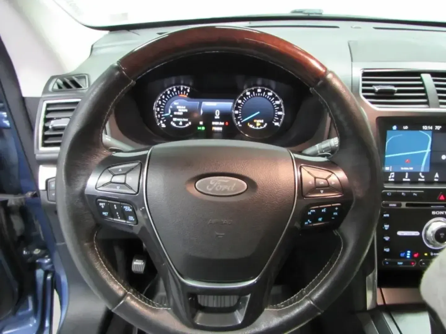 2018 /Medium Soft Ceramic Ford Explorer Platinum (1FM5K8HT1JG) with an 3.5L V6 DOHC 24V engine, Automatic transmission, located at 12836 Highway 21, De Soto, MO, 63020, (636) 337-7777, 38.151867, -90.575615 - Road-trip weekends, school-day carpools, and confident winter drives down Hwy 21 all get easier in a well-equipped SUV-and this **2018 Ford Explorer Platinum 4WD** is built for exactly that kind of real-life Missouri versatility. If you want a premium family hauler that can handle long commutes, unp - Photo#23