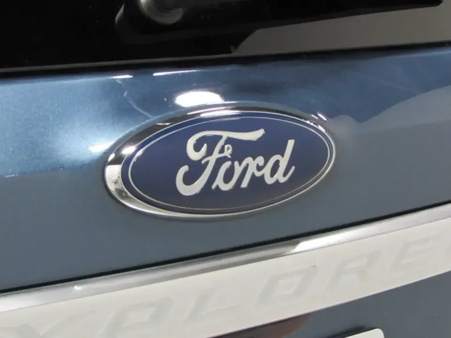 2018 /Medium Soft Ceramic Ford Explorer Platinum (1FM5K8HT1JG) with an 3.5L V6 DOHC 24V engine, Automatic transmission, located at 12836 Highway 21, De Soto, MO, 63020, (636) 337-7777, 38.151867, -90.575615 - Road-trip weekends, school-day carpools, and confident winter drives down Hwy 21 all get easier in a well-equipped SUV-and this **2018 Ford Explorer Platinum 4WD** is built for exactly that kind of real-life Missouri versatility. If you want a premium family hauler that can handle long commutes, unp - Photo#33