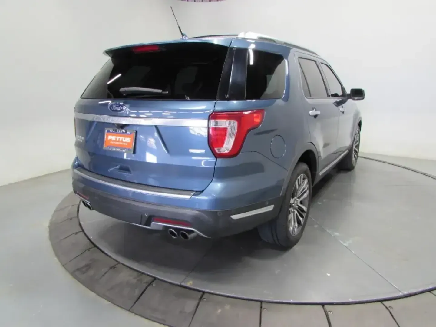 2018 /Medium Soft Ceramic Ford Explorer Platinum (1FM5K8HT1JG) with an 3.5L V6 DOHC 24V engine, Automatic transmission, located at 12836 Highway 21, De Soto, MO, 63020, (636) 337-7777, 38.151867, -90.575615 - Road-trip weekends, school-day carpools, and confident winter drives down Hwy 21 all get easier in a well-equipped SUV-and this **2018 Ford Explorer Platinum 4WD** is built for exactly that kind of real-life Missouri versatility. If you want a premium family hauler that can handle long commutes, unp - Photo#6