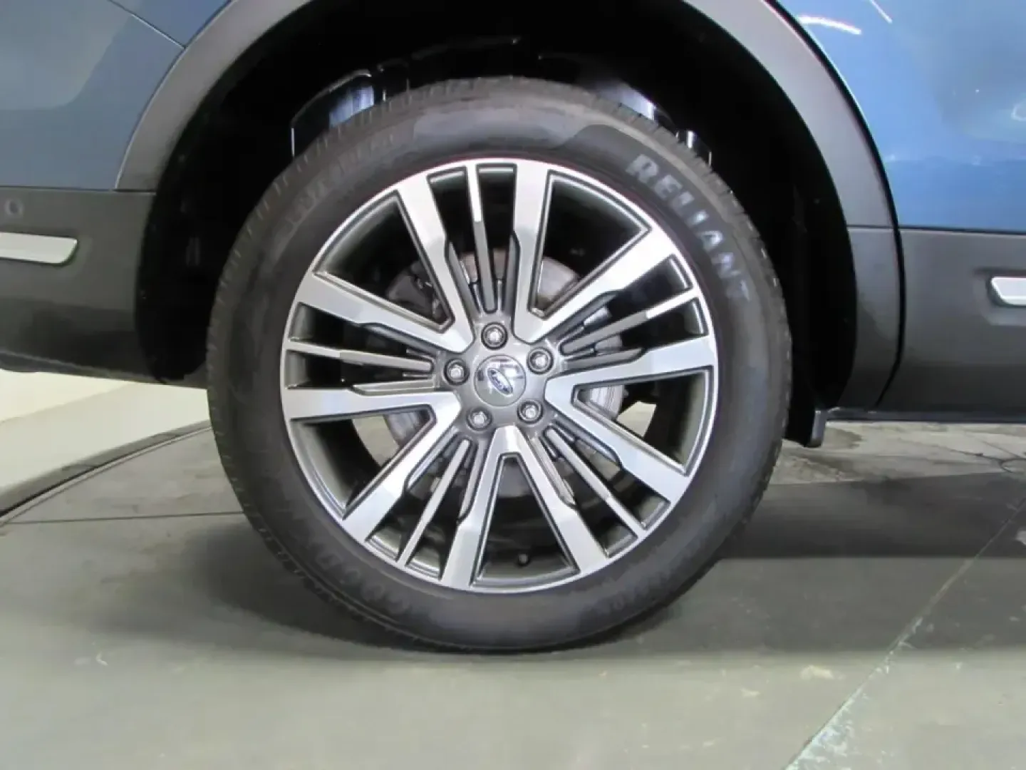 2018 /Medium Soft Ceramic Ford Explorer Platinum (1FM5K8HT1JG) with an 3.5L V6 DOHC 24V engine, Automatic transmission, located at 12836 Highway 21, De Soto, MO, 63020, (636) 337-7777, 38.151867, -90.575615 - Road-trip weekends, school-day carpools, and confident winter drives down Hwy 21 all get easier in a well-equipped SUV-and this **2018 Ford Explorer Platinum 4WD** is built for exactly that kind of real-life Missouri versatility. If you want a premium family hauler that can handle long commutes, unp - Photo#8