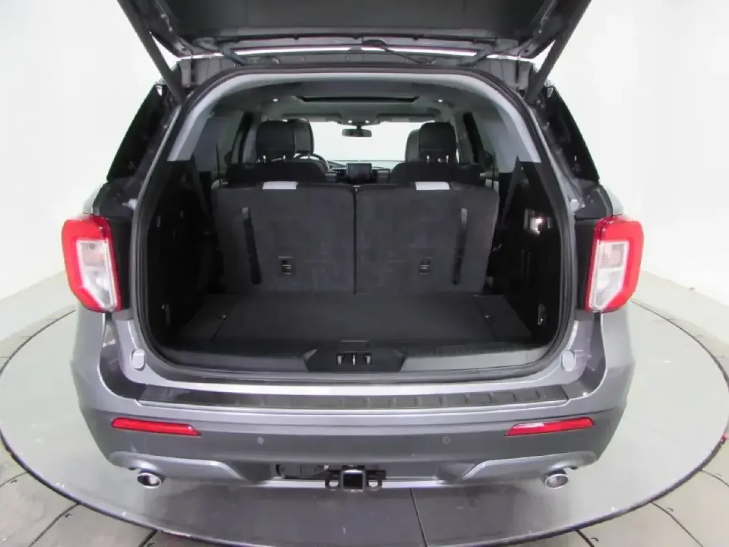 2021 /Light Slate Ford Explorer XLT (1FMSK8DH0MG) with an 2.3L L4 DOHC 16V engine, Automatic transmission, located at 12836 Highway 21, De Soto, MO, 63020, (636) 337-7777, 38.151867, -90.575615 - Ready for school drop-offs, long commutes down MO-21, and weekend escapes to Washington State Park or a day trip toward St. Louis, this 2021 Ford Explorer XLT is the kind of SUV that fits real life in De Soto. With confident Four Wheel Drive for rough weather, roomy three-row flexibility for growing - Photo#10