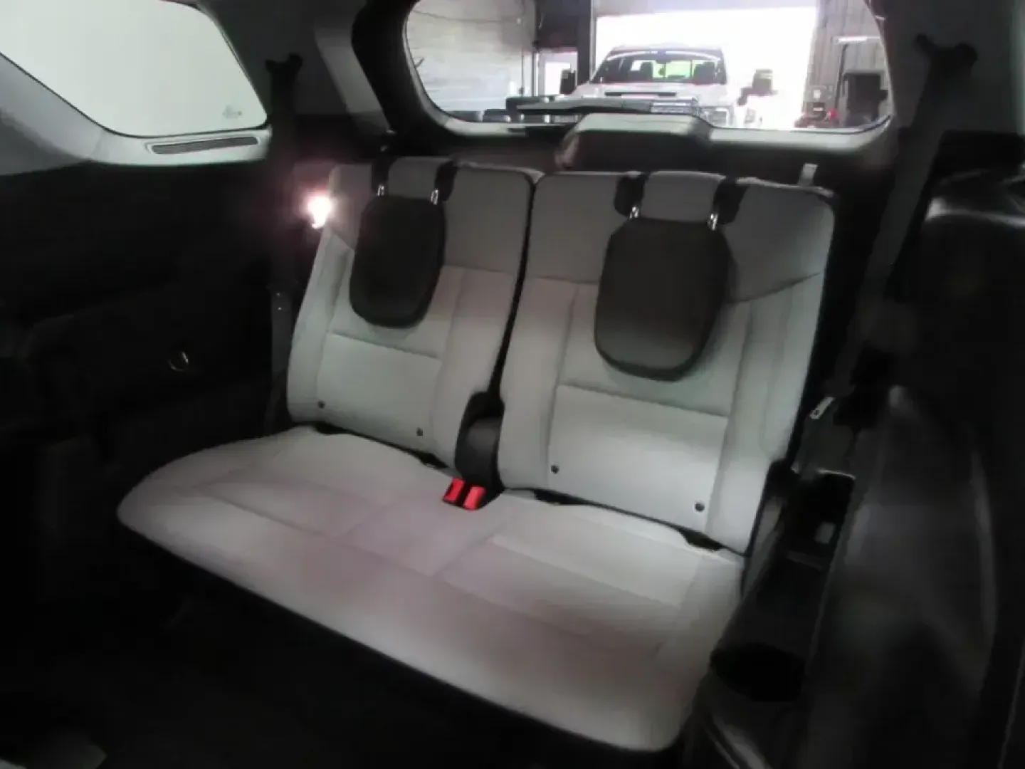 2021 /Light Slate Ford Explorer XLT (1FMSK8DH0MG) with an 2.3L L4 DOHC 16V engine, Automatic transmission, located at 12836 Highway 21, De Soto, MO, 63020, (636) 337-7777, 38.151867, -90.575615 - Ready for school drop-offs, long commutes down MO-21, and weekend escapes to Washington State Park or a day trip toward St. Louis, this 2021 Ford Explorer XLT is the kind of SUV that fits real life in De Soto. With confident Four Wheel Drive for rough weather, roomy three-row flexibility for growing - Photo#15