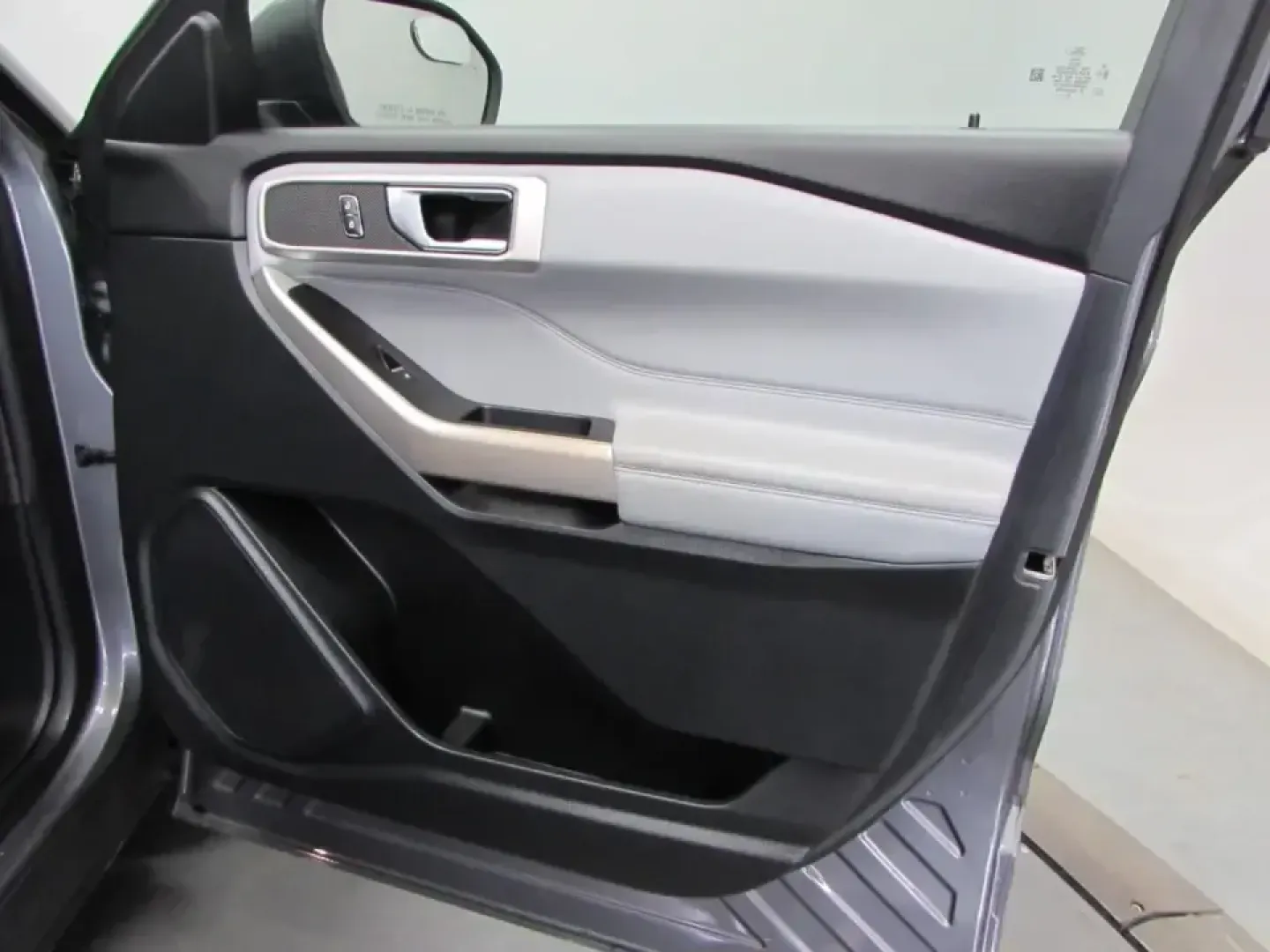 2021 /Light Slate Ford Explorer XLT (1FMSK8DH0MG) with an 2.3L L4 DOHC 16V engine, Automatic transmission, located at 12836 Highway 21, De Soto, MO, 63020, (636) 337-7777, 38.151867, -90.575615 - Ready for school drop-offs, long commutes down MO-21, and weekend escapes to Washington State Park or a day trip toward St. Louis, this 2021 Ford Explorer XLT is the kind of SUV that fits real life in De Soto. With confident Four Wheel Drive for rough weather, roomy three-row flexibility for growing - Photo#16