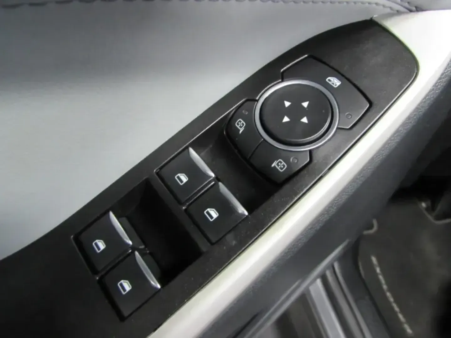 2021 /Light Slate Ford Explorer XLT (1FMSK8DH0MG) with an 2.3L L4 DOHC 16V engine, Automatic transmission, located at 12836 Highway 21, De Soto, MO, 63020, (636) 337-7777, 38.151867, -90.575615 - Ready for school drop-offs, long commutes down MO-21, and weekend escapes to Washington State Park or a day trip toward St. Louis, this 2021 Ford Explorer XLT is the kind of SUV that fits real life in De Soto. With confident Four Wheel Drive for rough weather, roomy three-row flexibility for growing - Photo#21