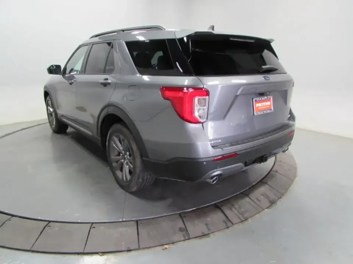2021 /Light Slate Ford Explorer XLT (1FMSK8DH0MG) with an 2.3L L4 DOHC 16V engine, Automatic transmission, located at 12836 Highway 21, De Soto, MO, 63020, (636) 337-7777, 38.151867, -90.575615 - Ready for school drop-offs, long commutes down MO-21, and weekend escapes to Washington State Park or a day trip toward St. Louis, this 2021 Ford Explorer XLT is the kind of SUV that fits real life in De Soto. With confident Four Wheel Drive for rough weather, roomy three-row flexibility for growing - Photo#4
